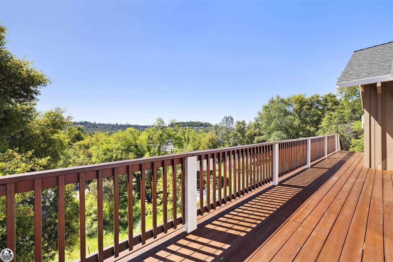 17313 Valley Oak