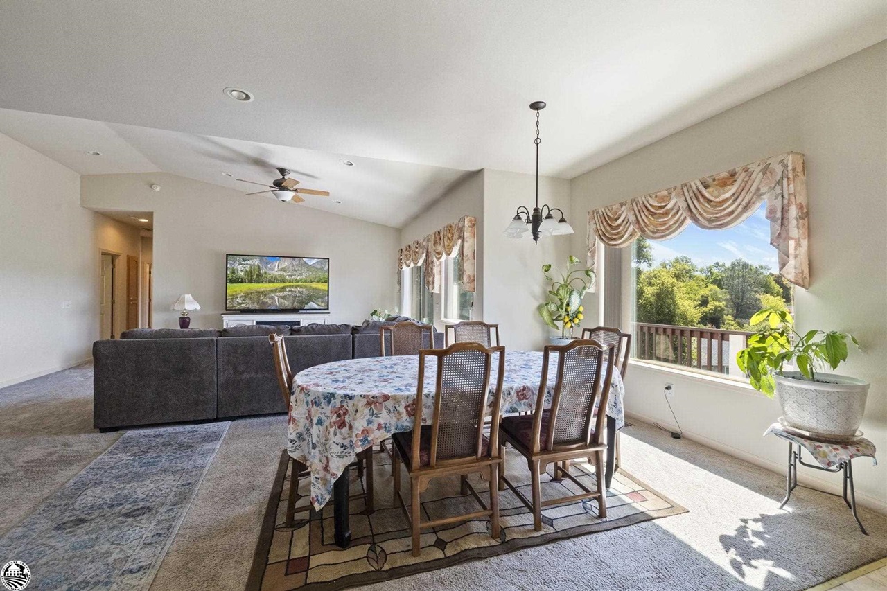 17313 Valley Oak