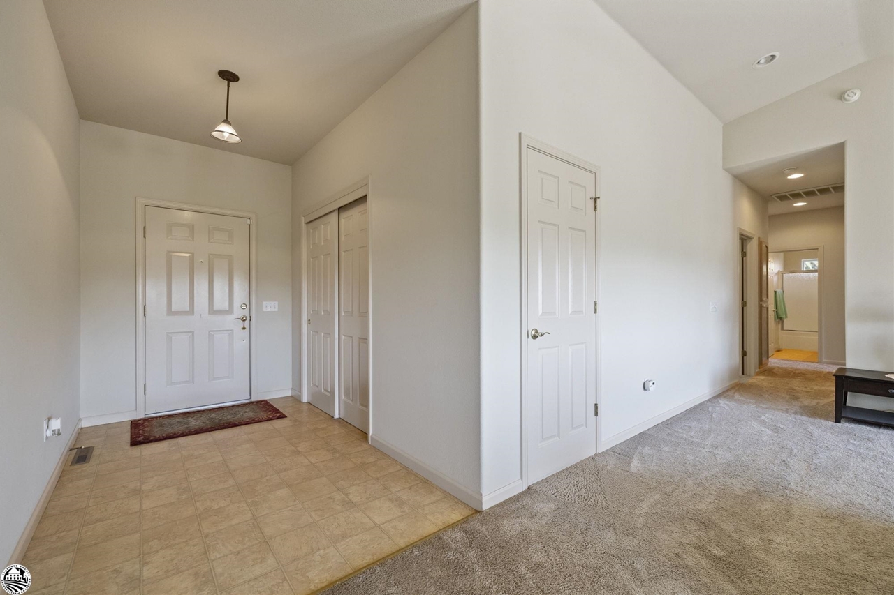 17313 Valley Oak