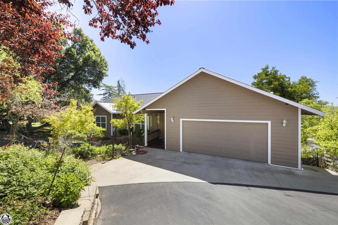 17313 Valley Oak