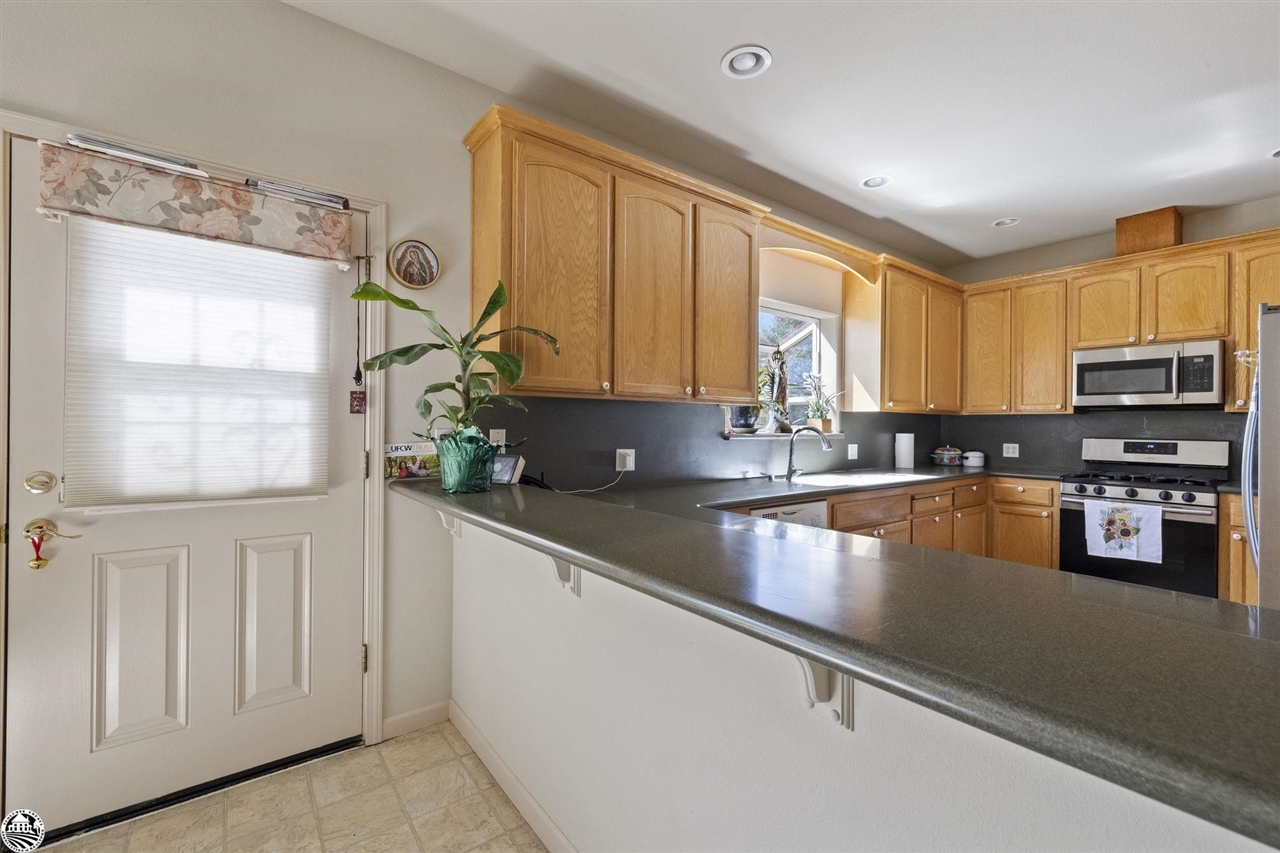 17313 Valley Oak