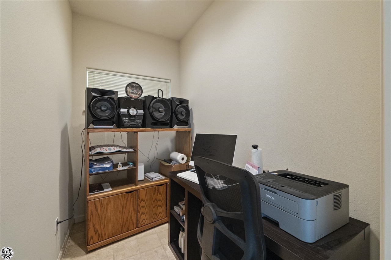 17313 Valley Oak