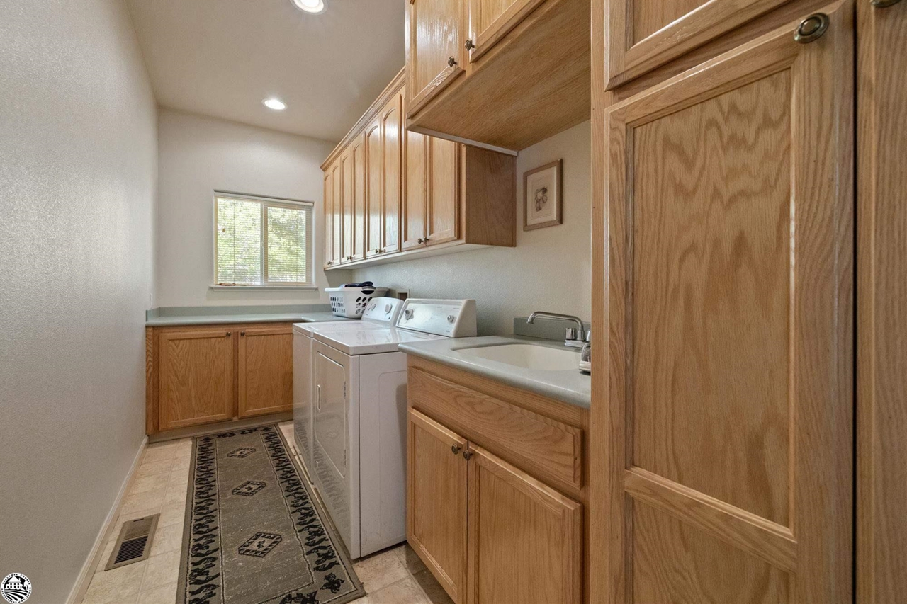 17313 Valley Oak
