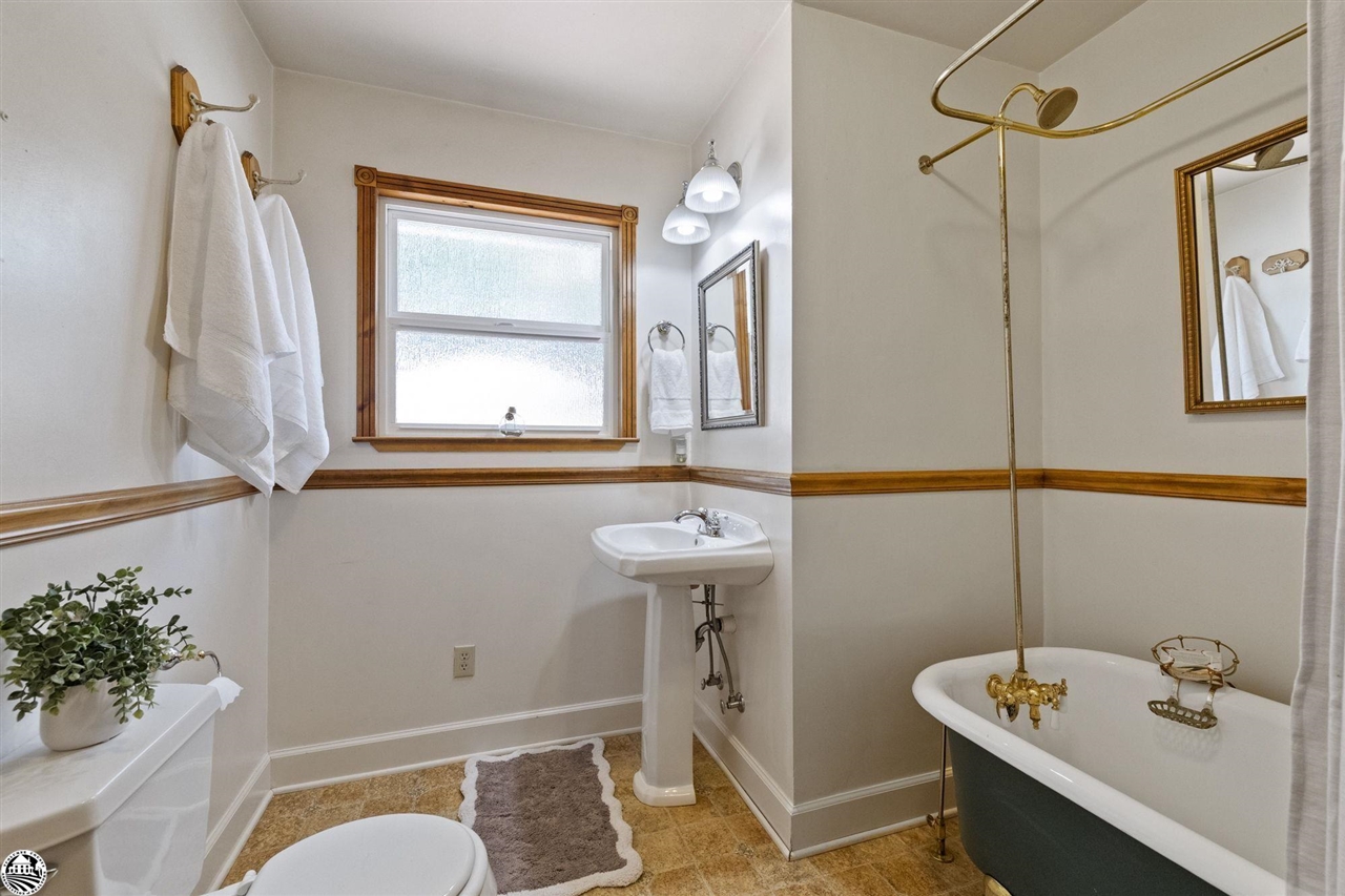 21049 Niagara River Dr.