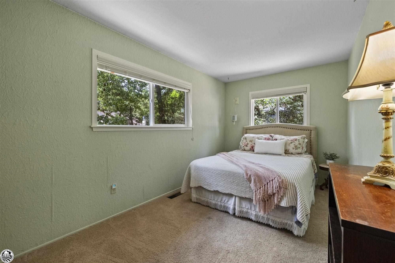 21049 Niagara River Dr.