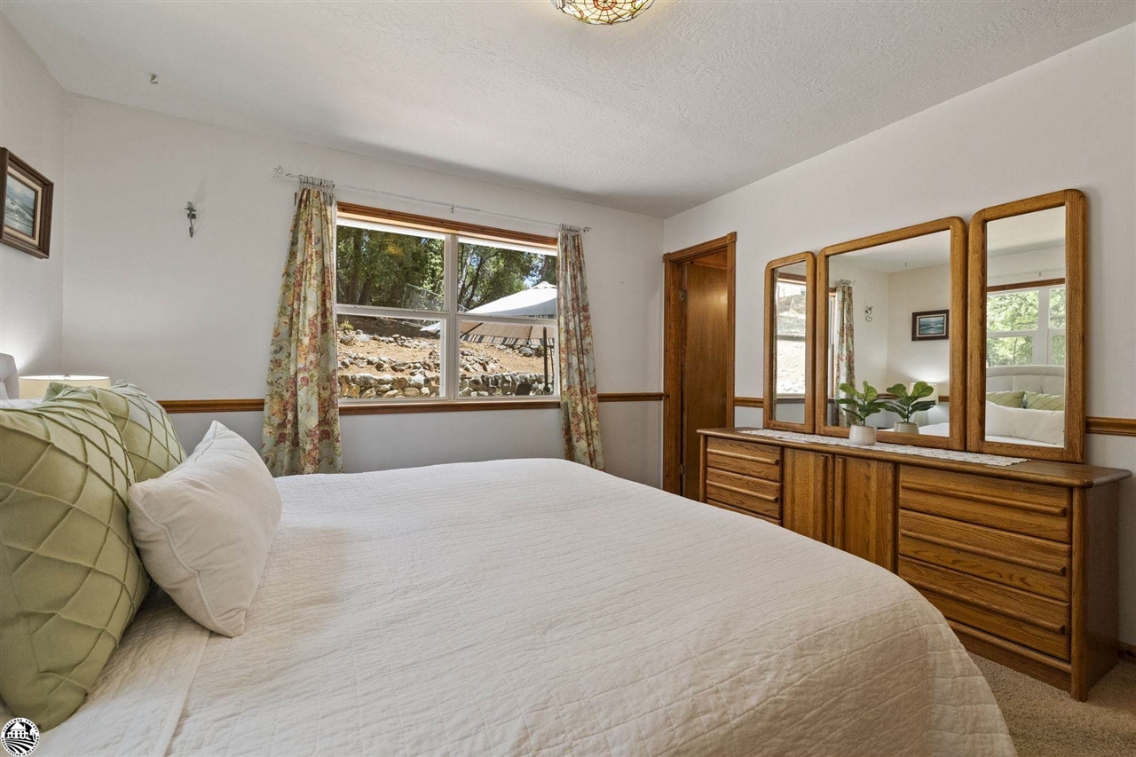 21049 Niagara River Dr.