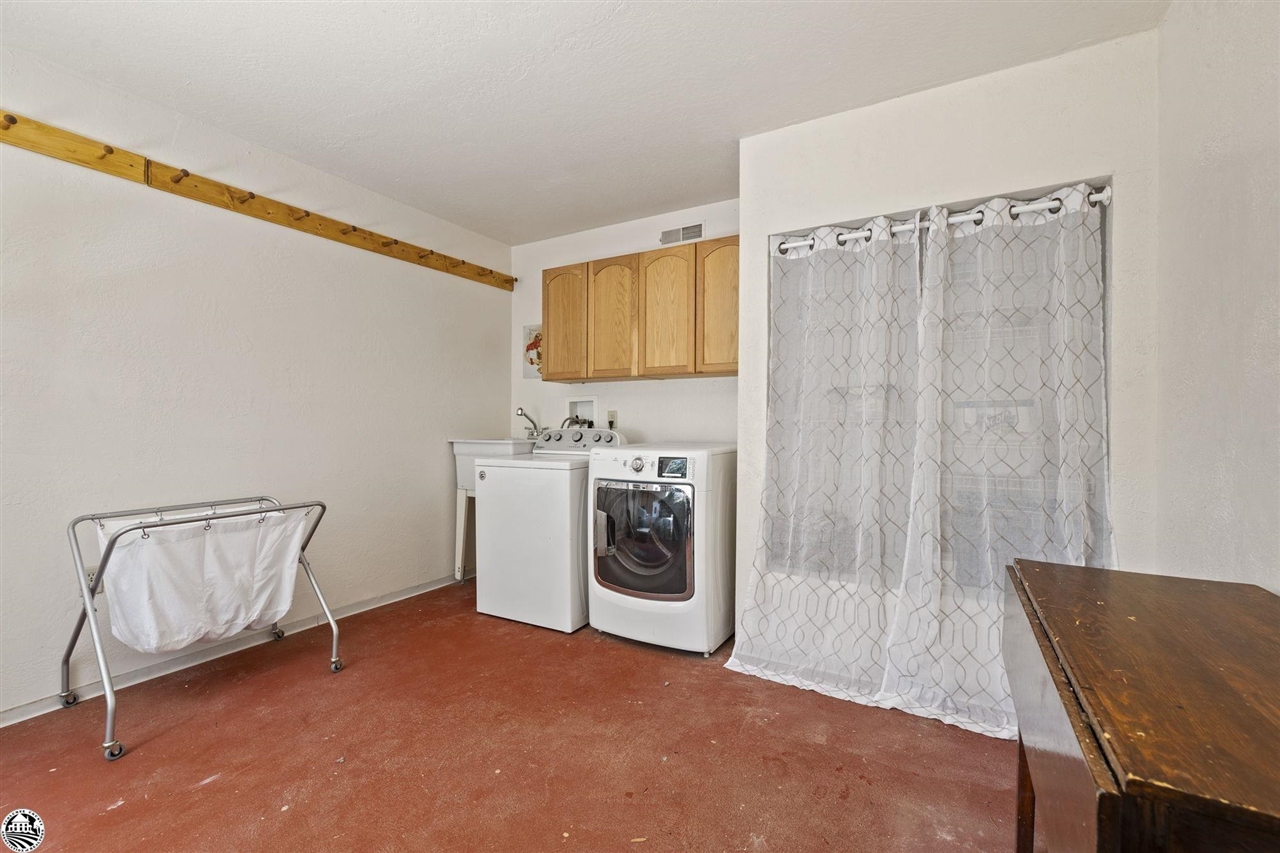 21049 Niagara River Dr.
