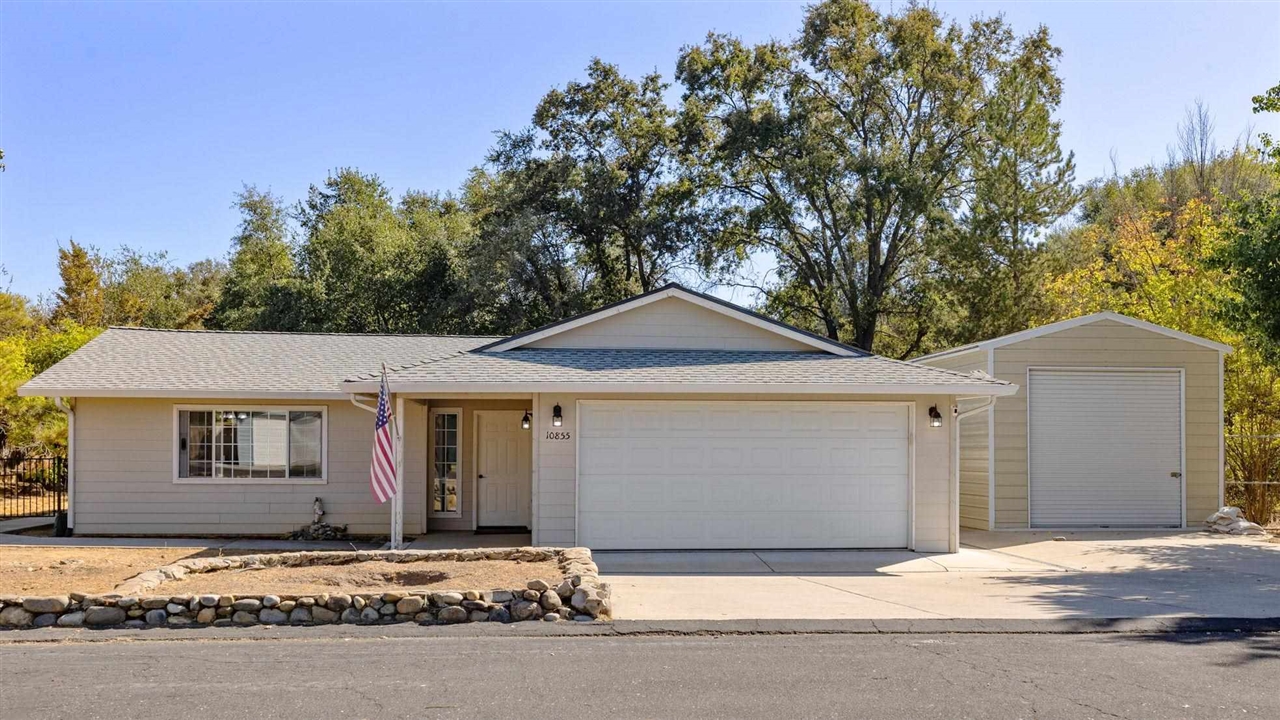 10855 Robinwood Ln.