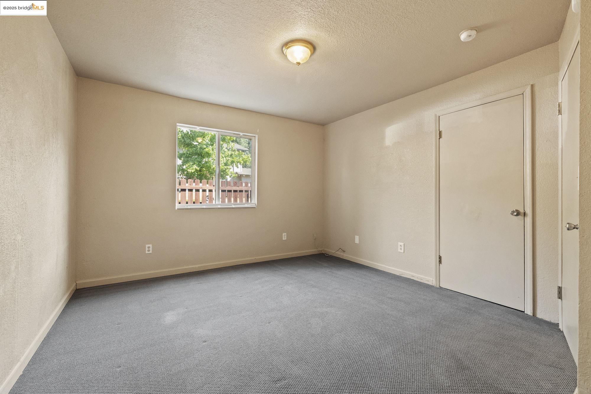 10702 10Th St