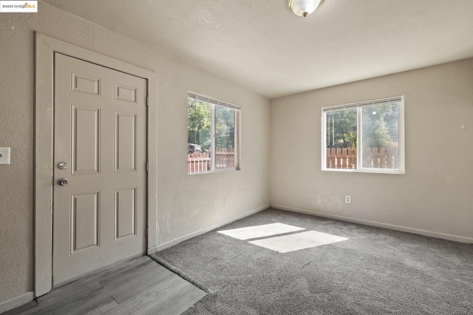 10702 10Th St