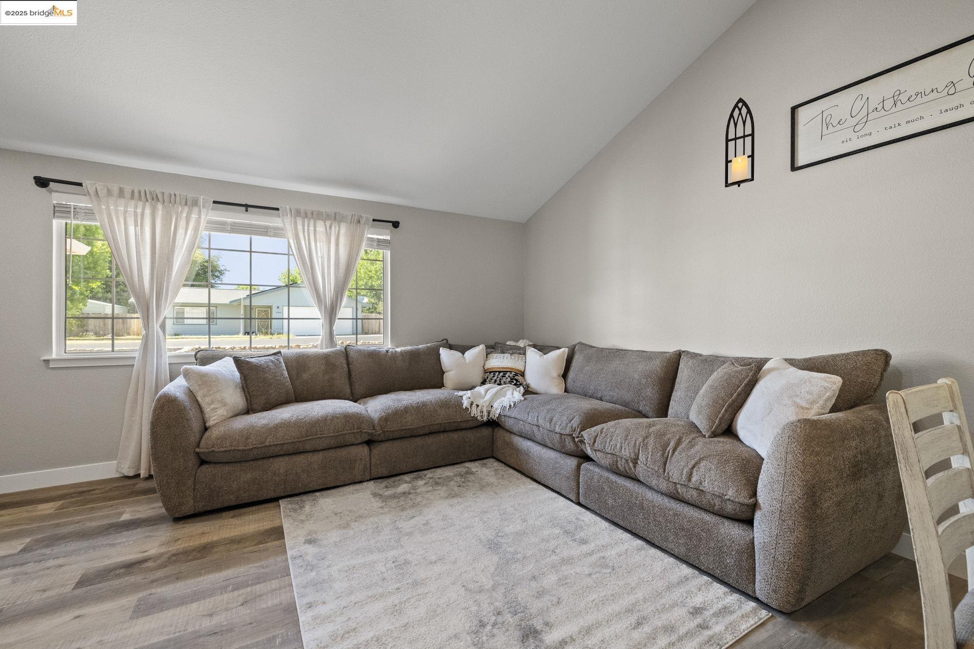 10855 Robinwood Ln