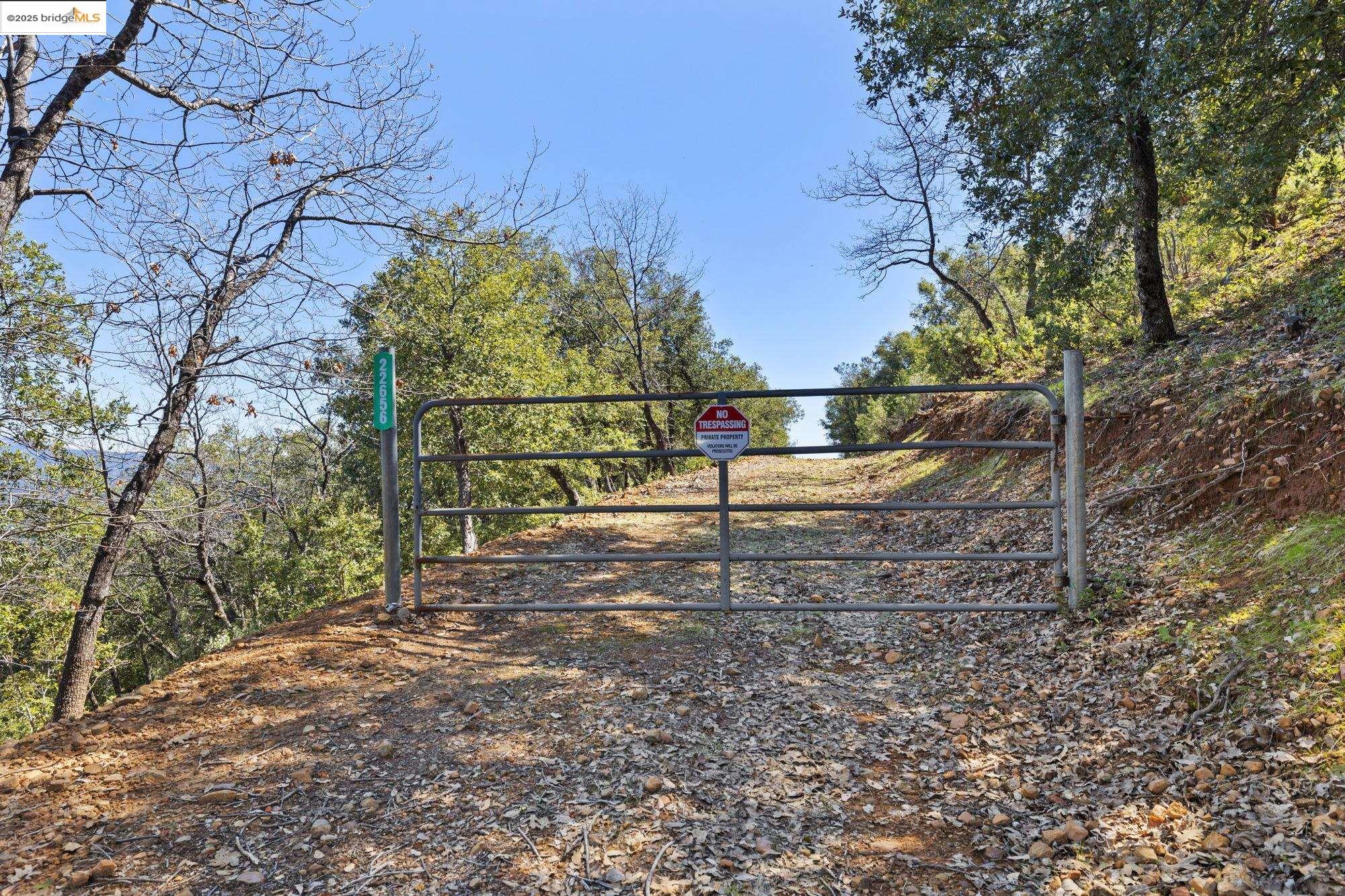 22656 Ridgemont Dr