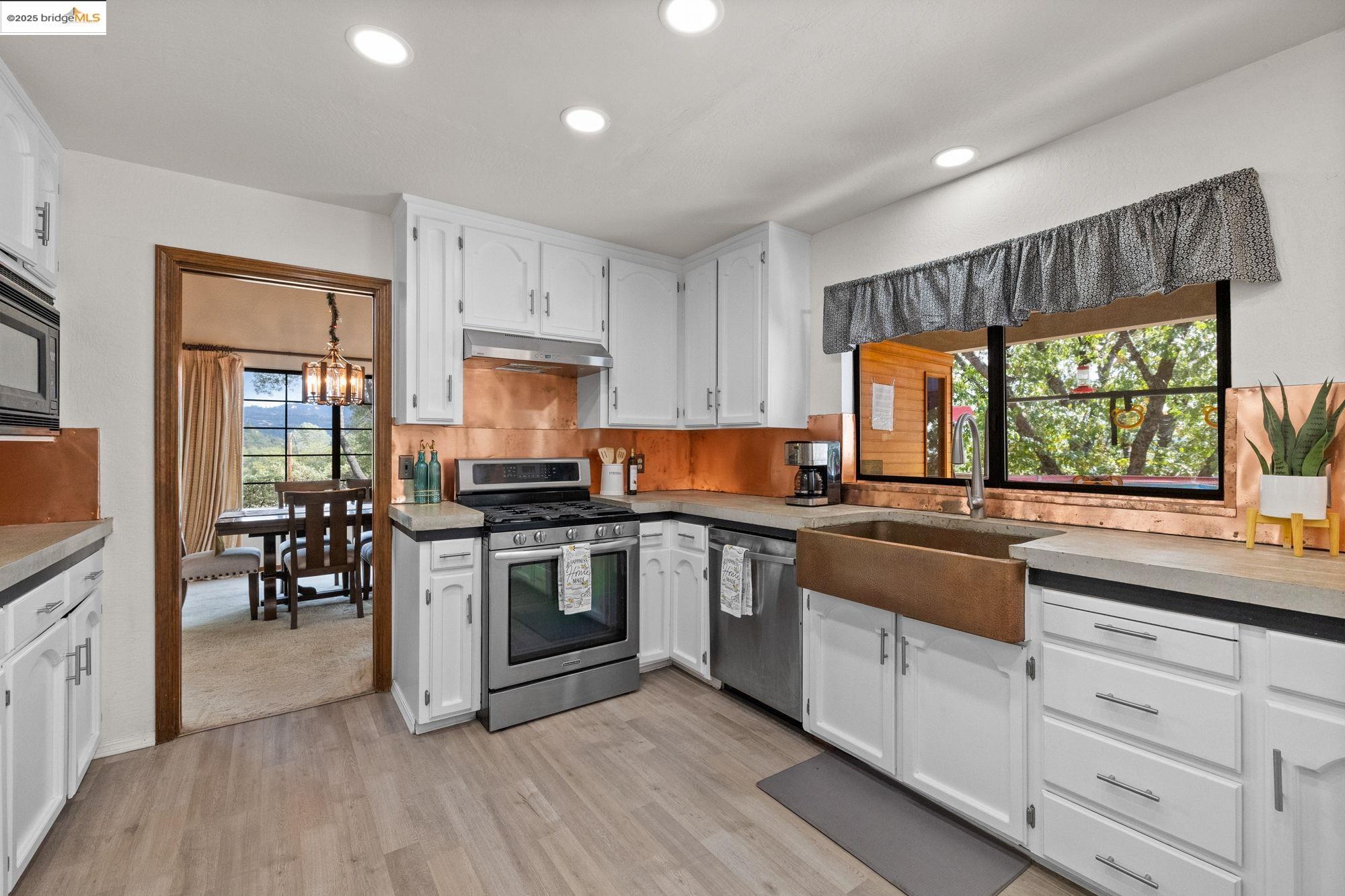 21950 Paseo De Los Portales Rd