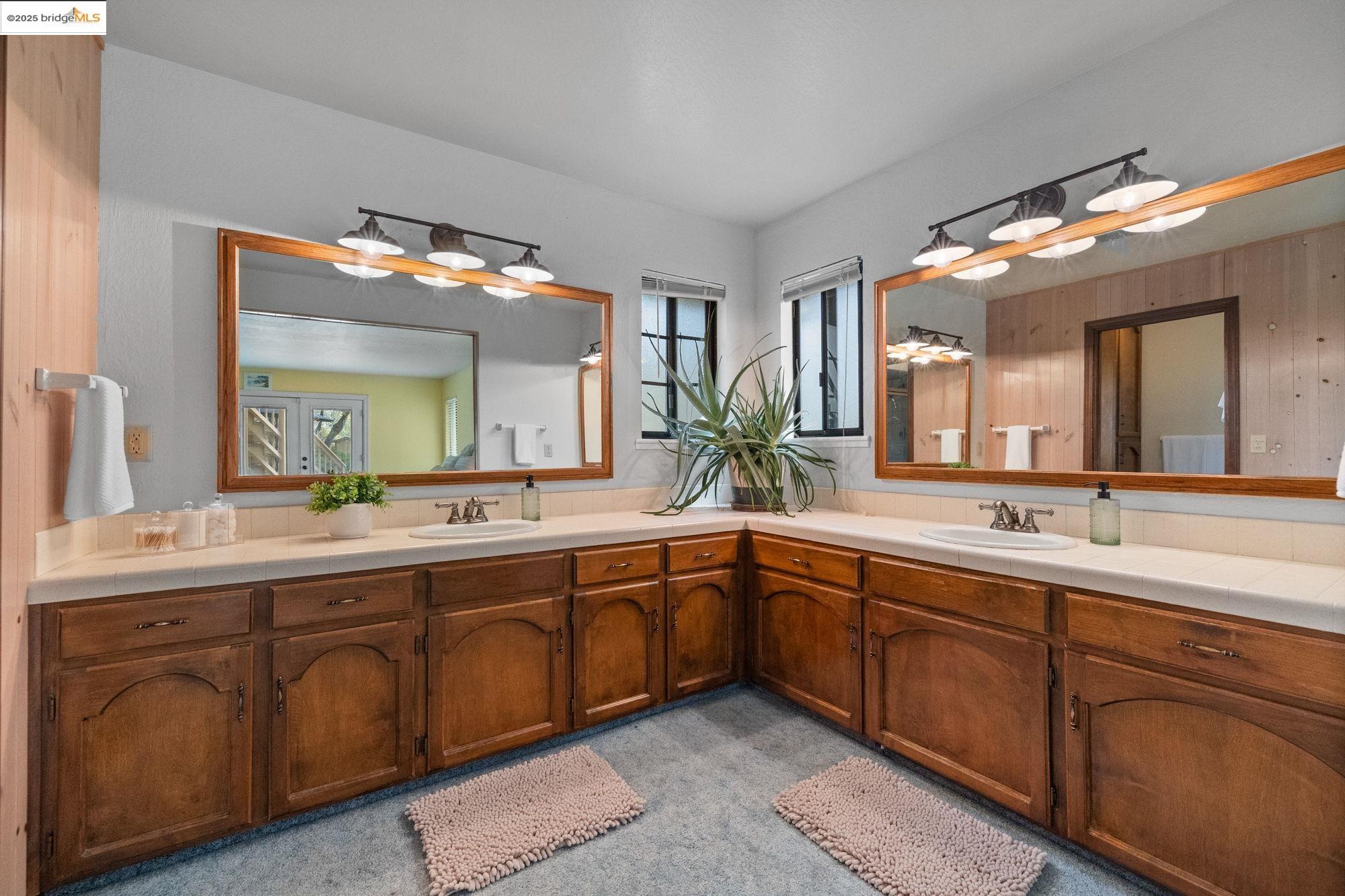 21950 Paseo De Los Portales Rd