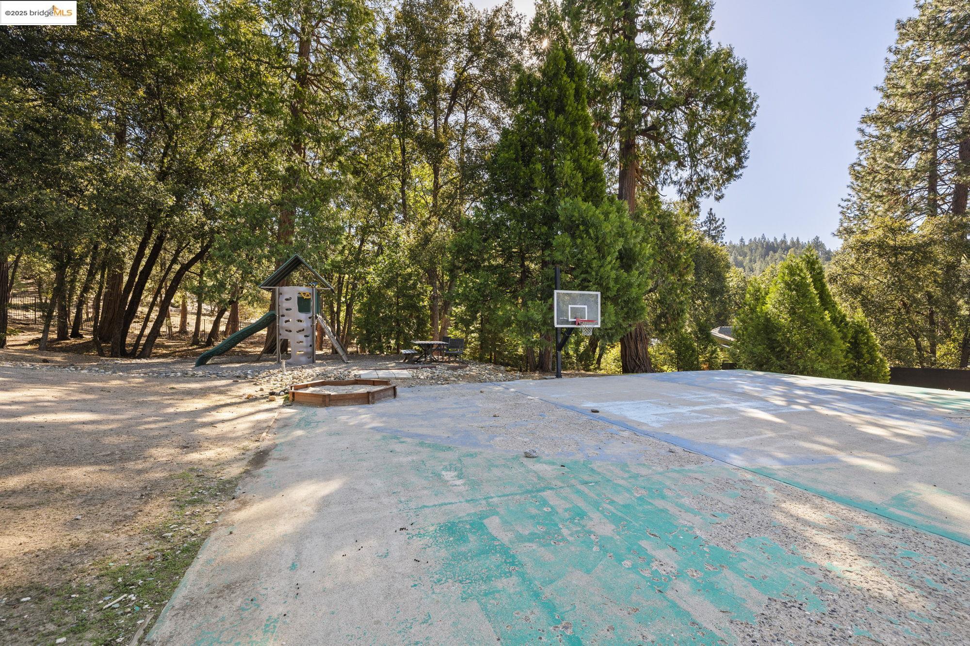 22373 Geraldine Cir