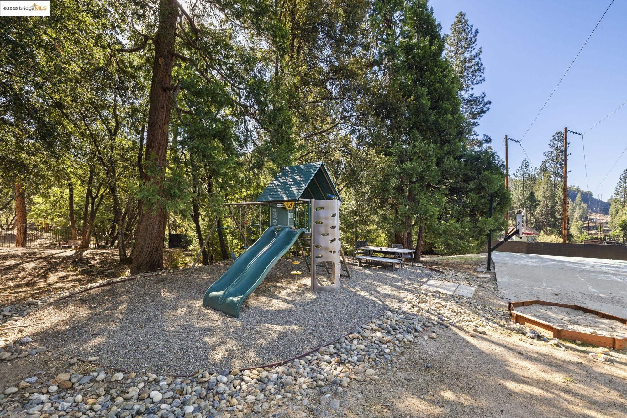 22373 Geraldine Cir