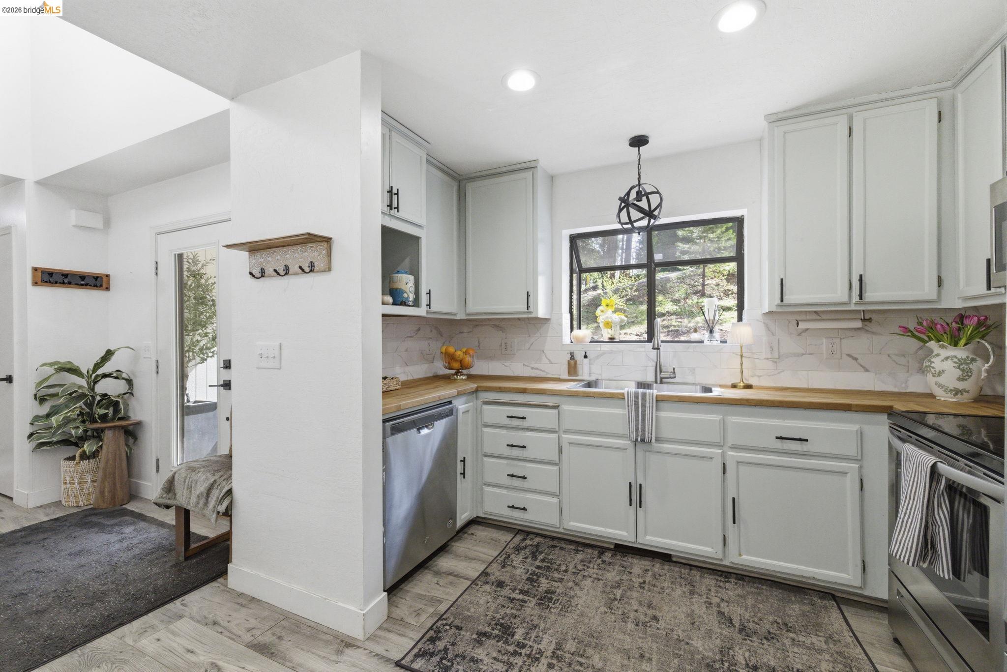 19565 Wanita Ln
