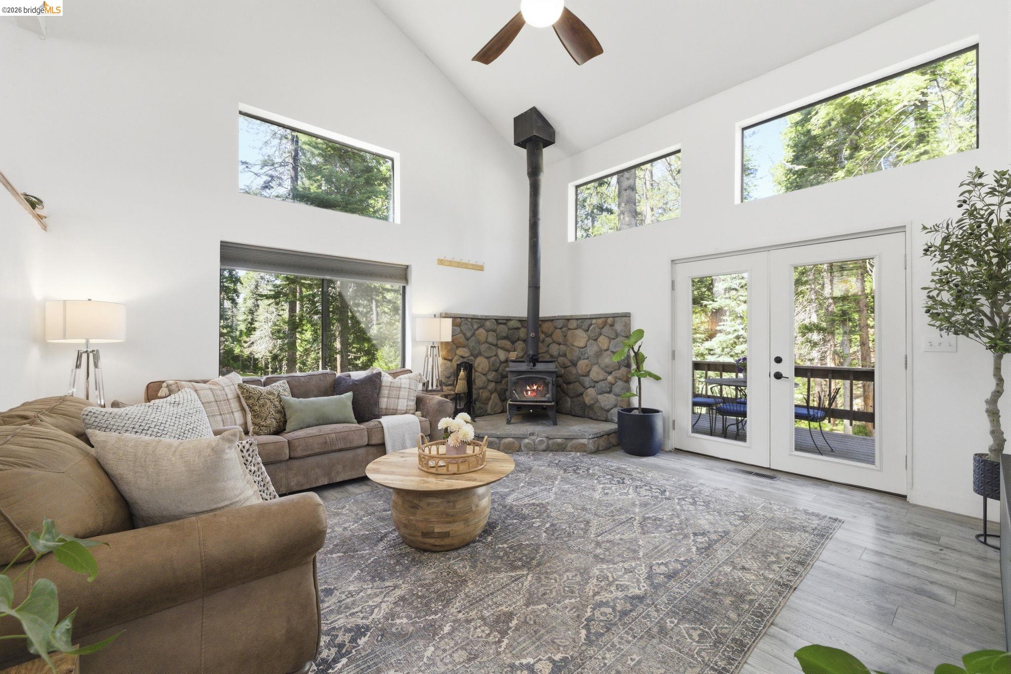 19565 Wanita Ln
