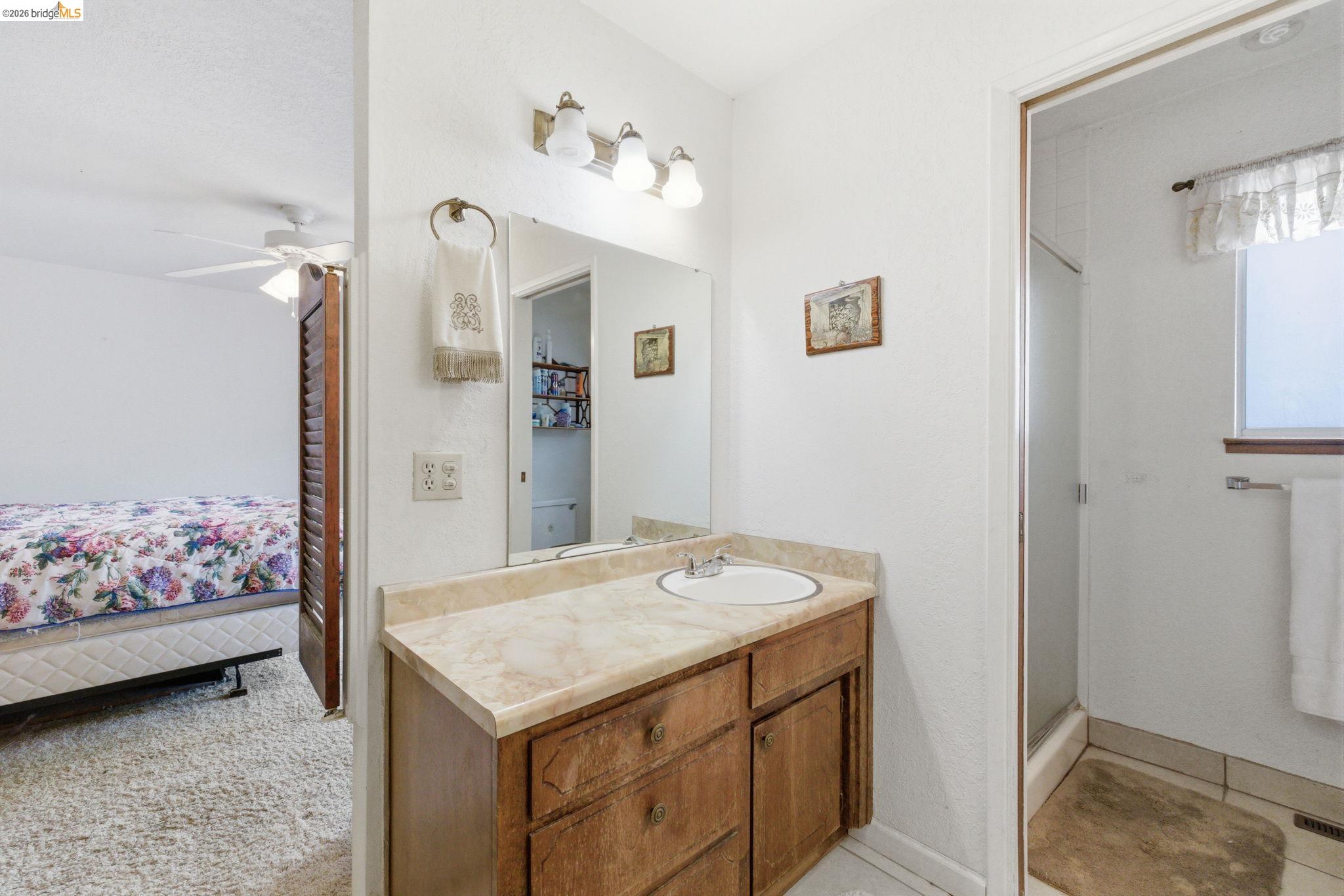 21441 Crestview Dr