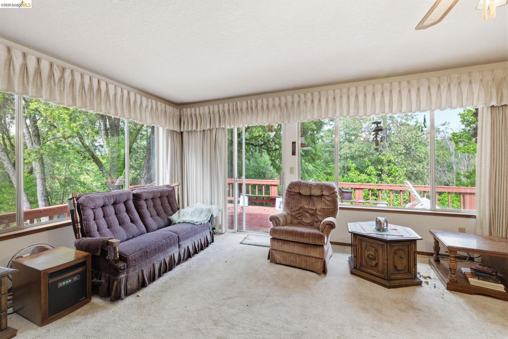 21441 Crestview Dr