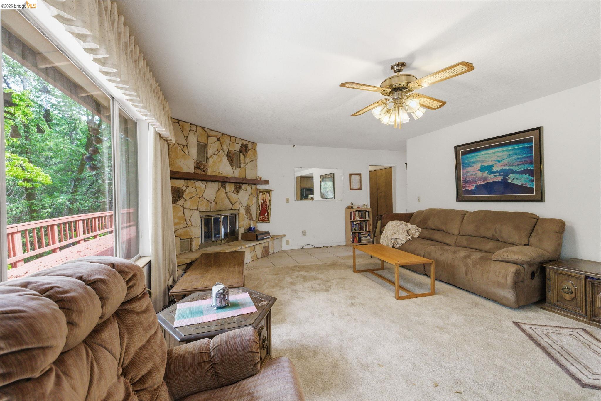 21441 Crestview Dr