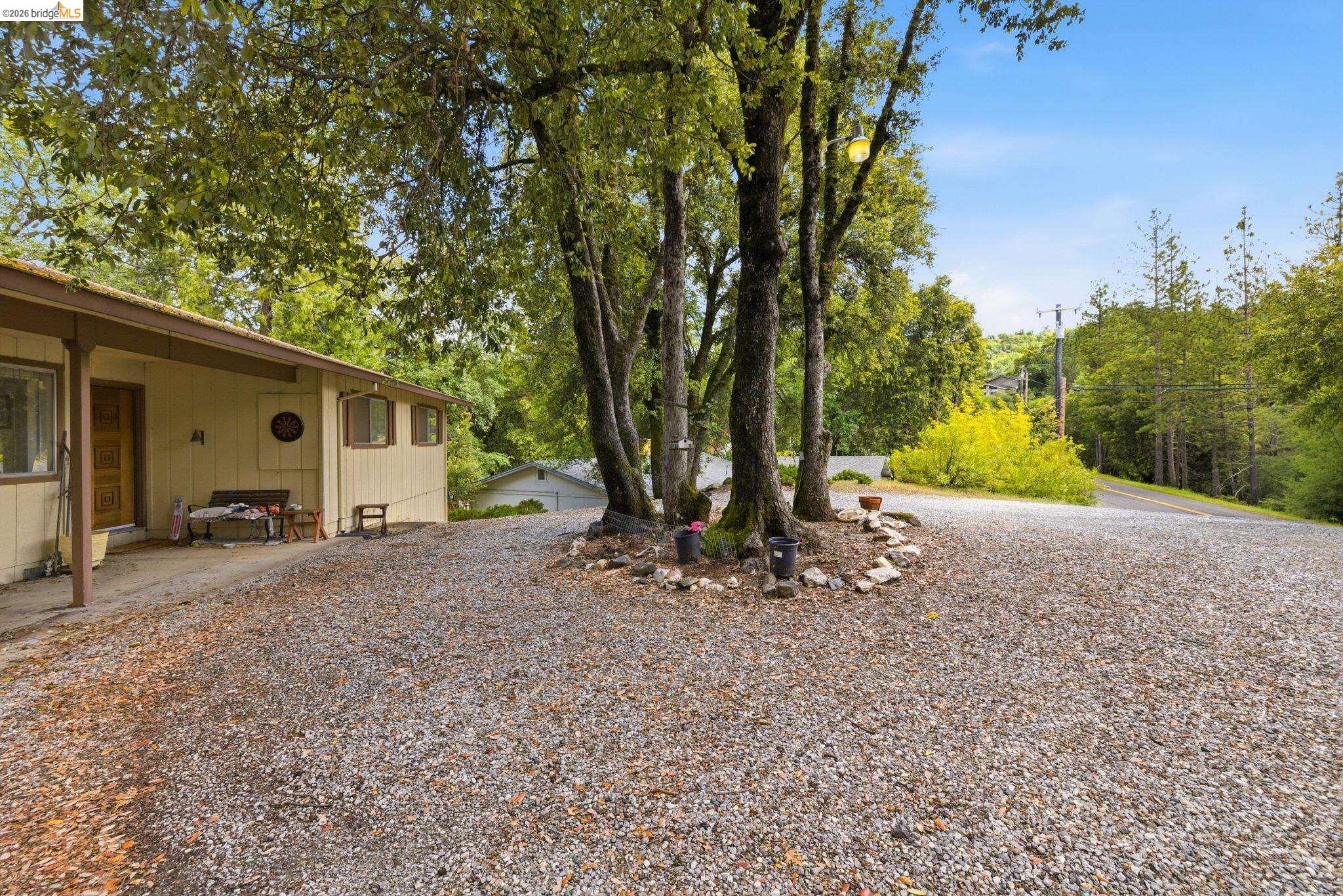 21441 Crestview Dr