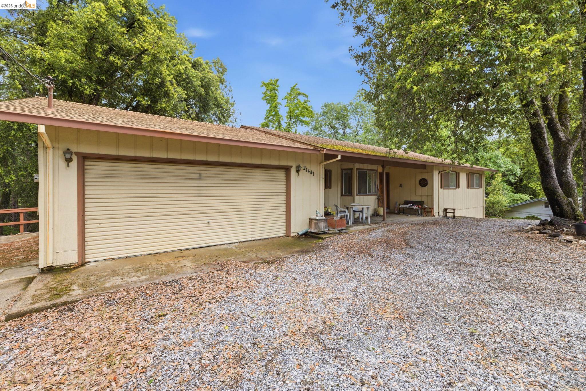 21441 Crestview Dr