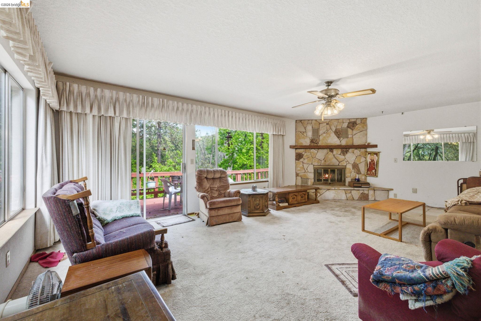 21441 Crestview Dr