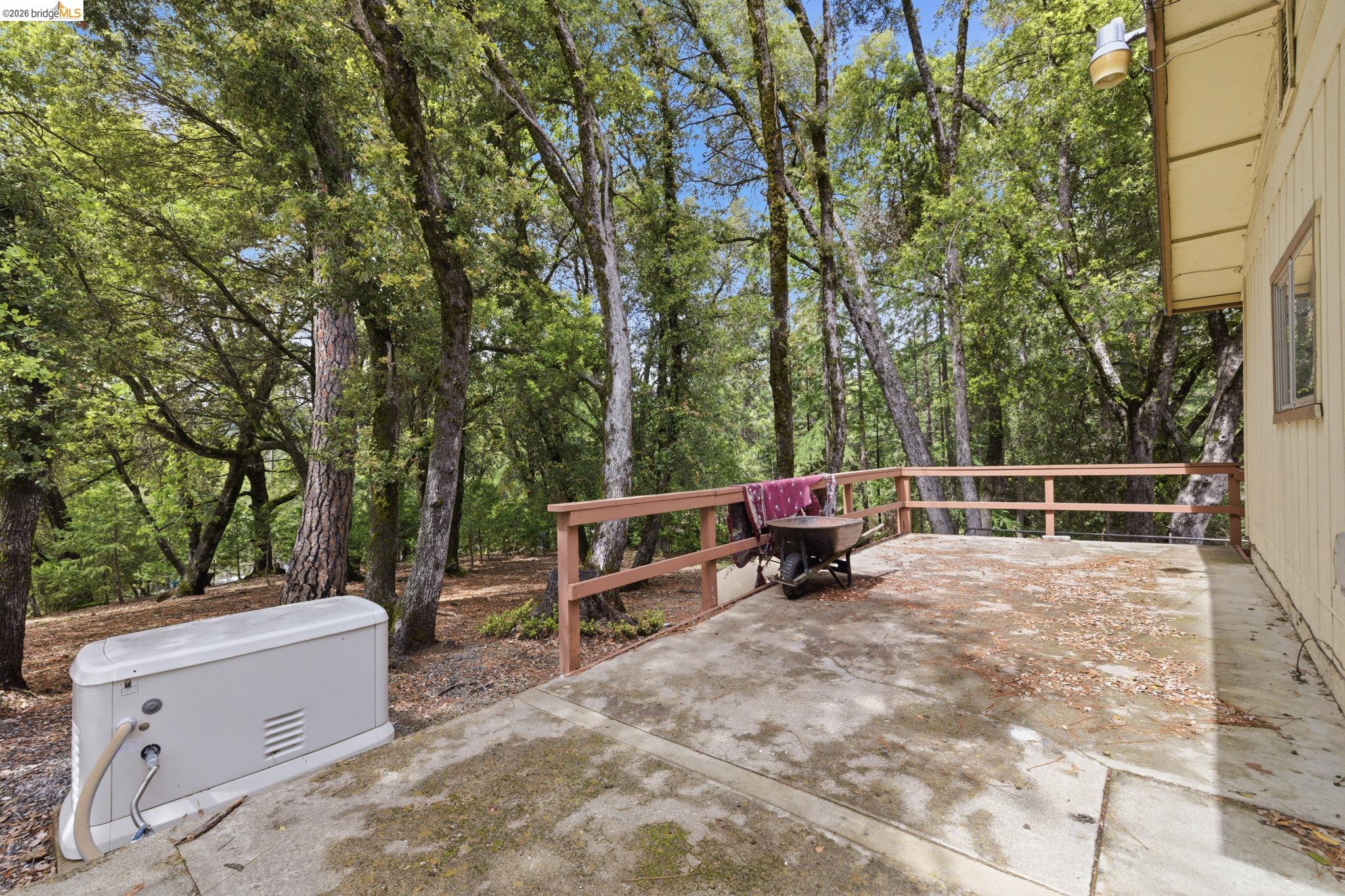 21441 Crestview Dr
