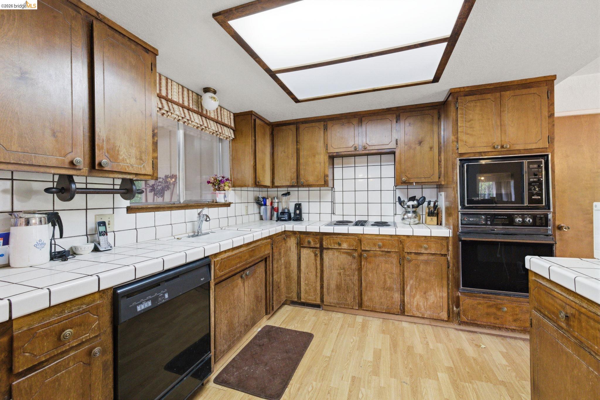 21441 Crestview Dr