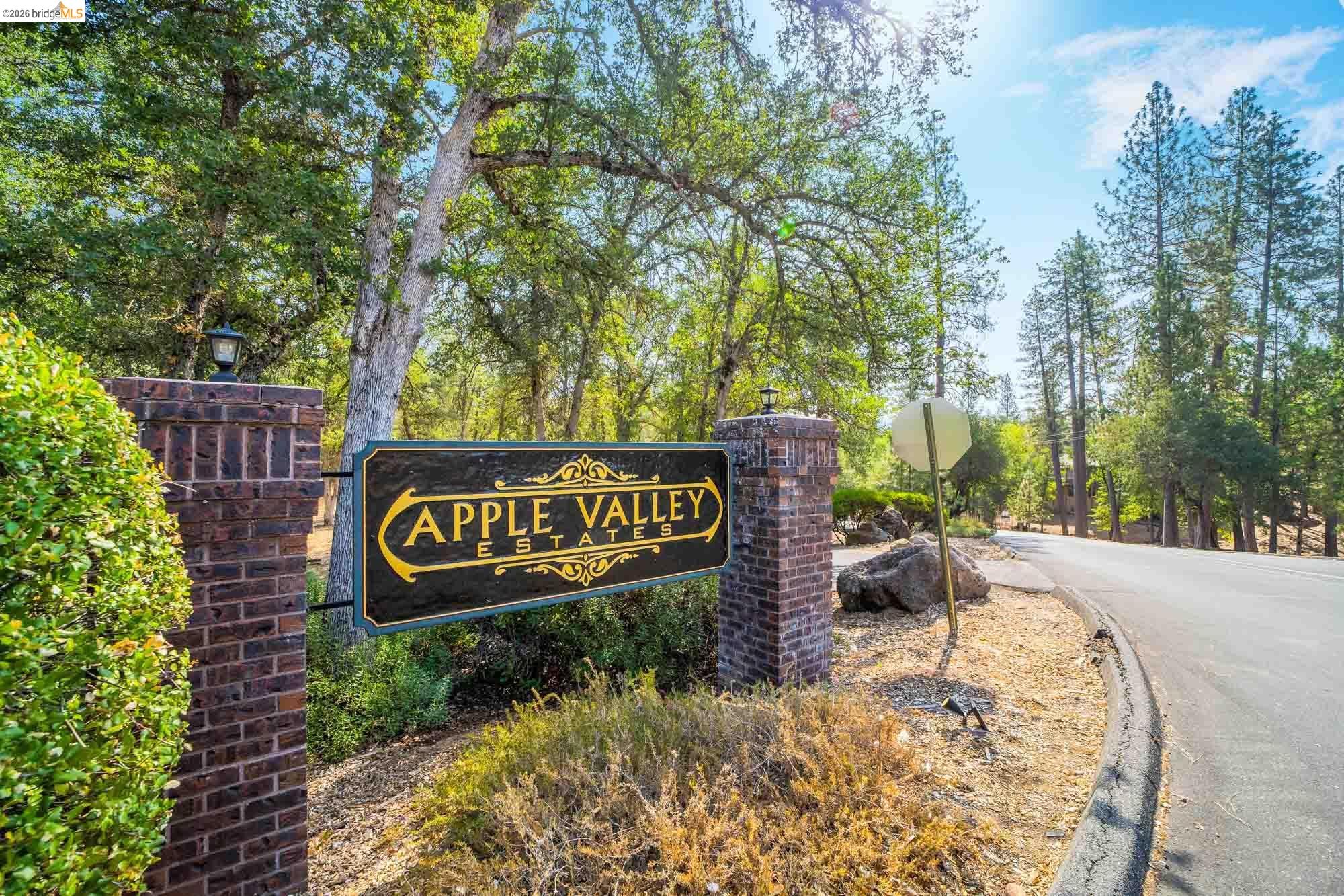 19015 Apple Valley Dr