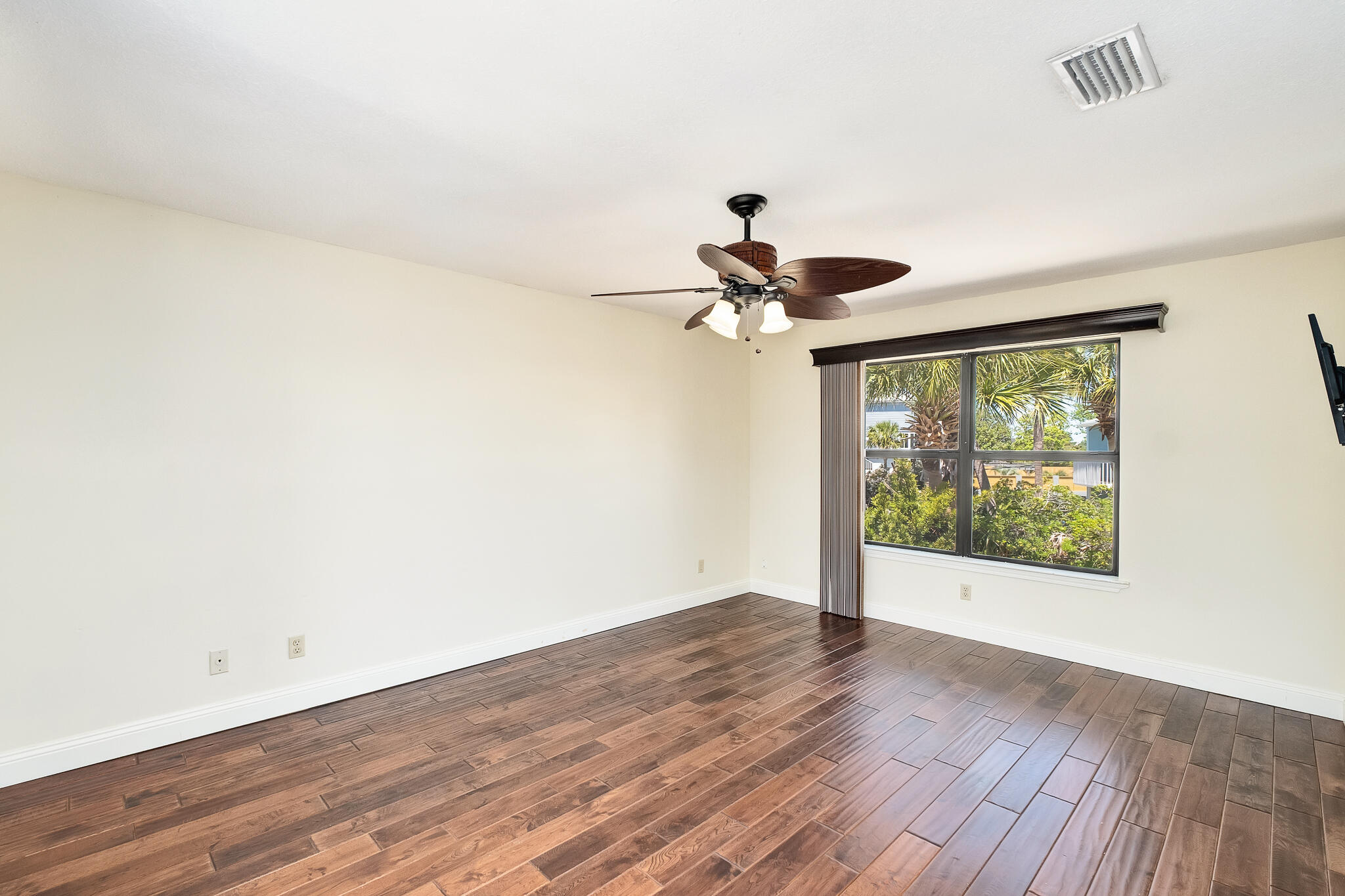 757 Seahorse Avenue