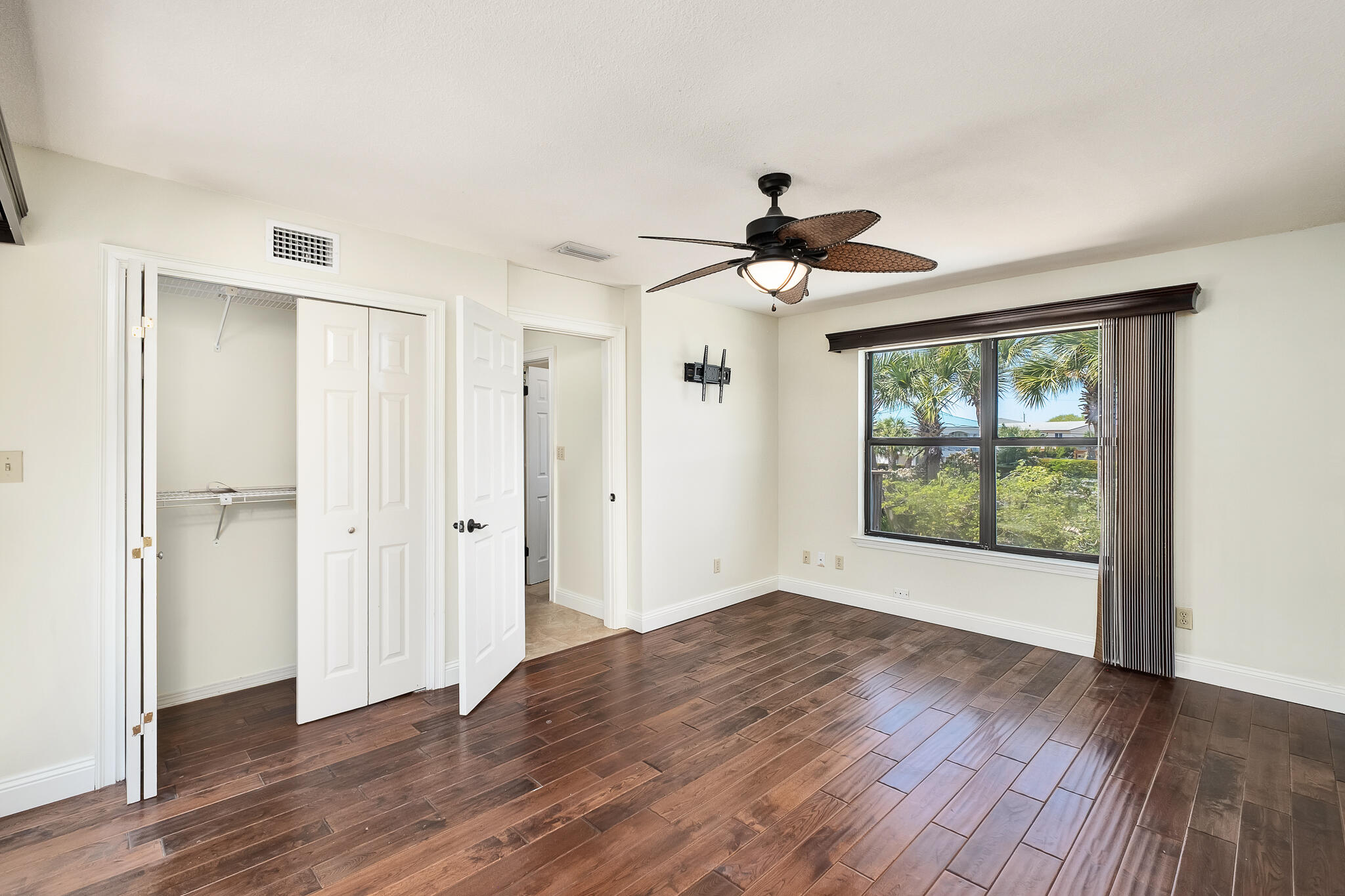 757 Seahorse Avenue