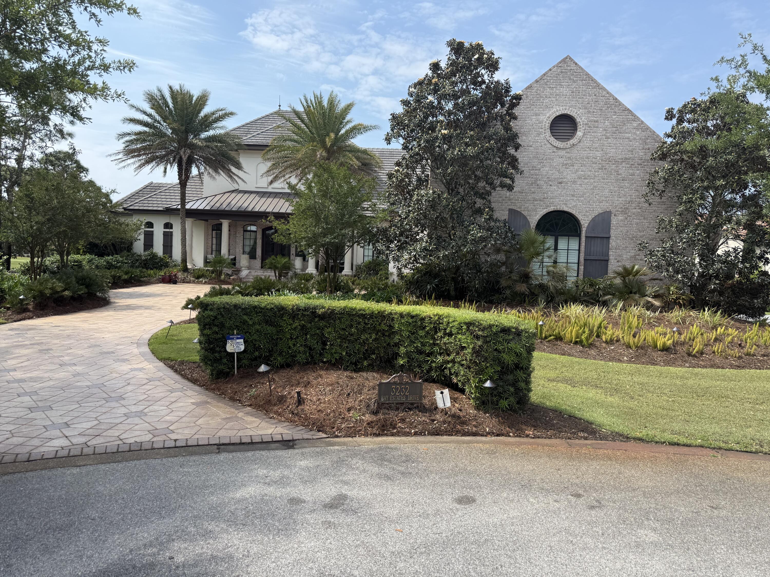 3232 Bay Estates Drive