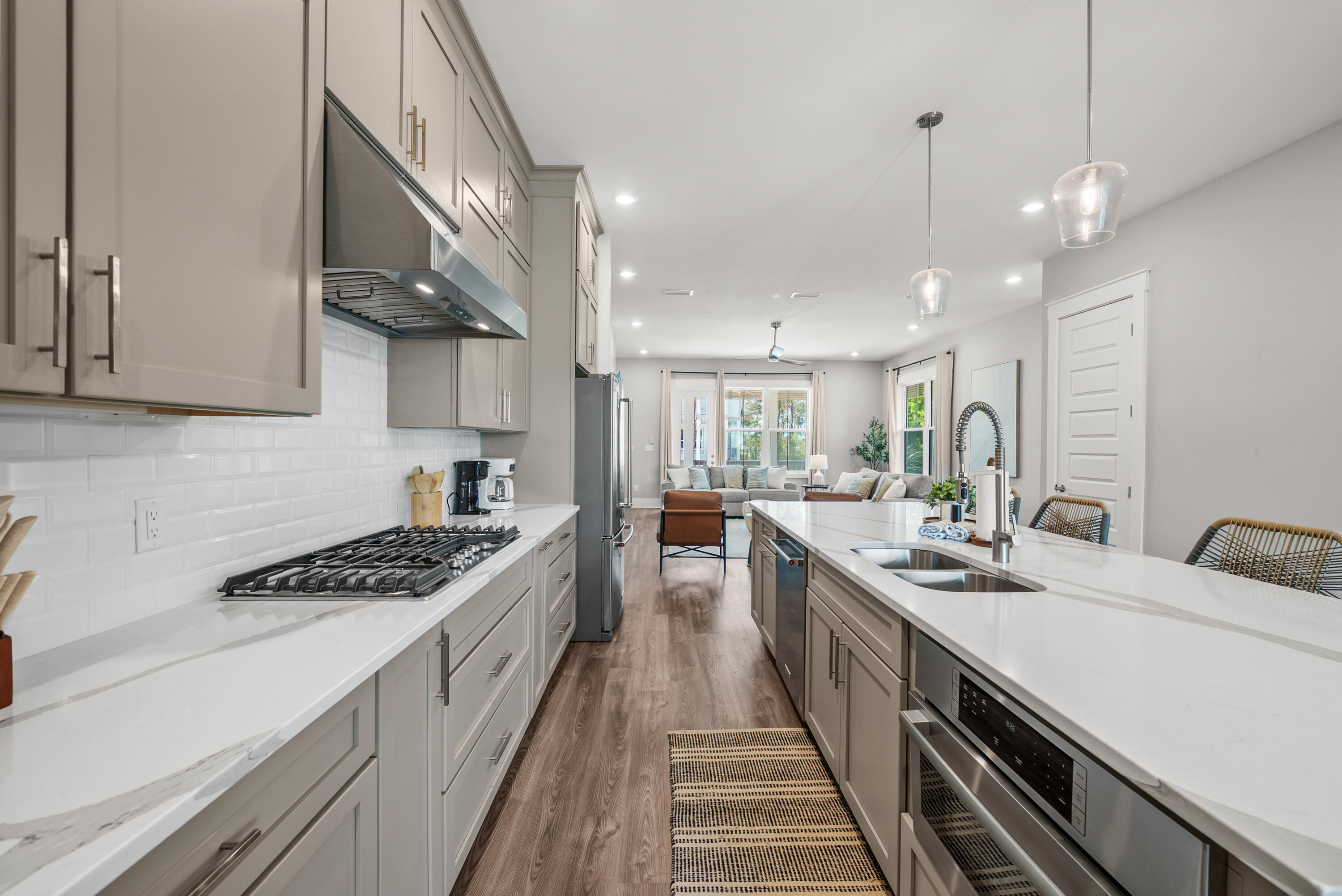 28 W Queen Palm Drive