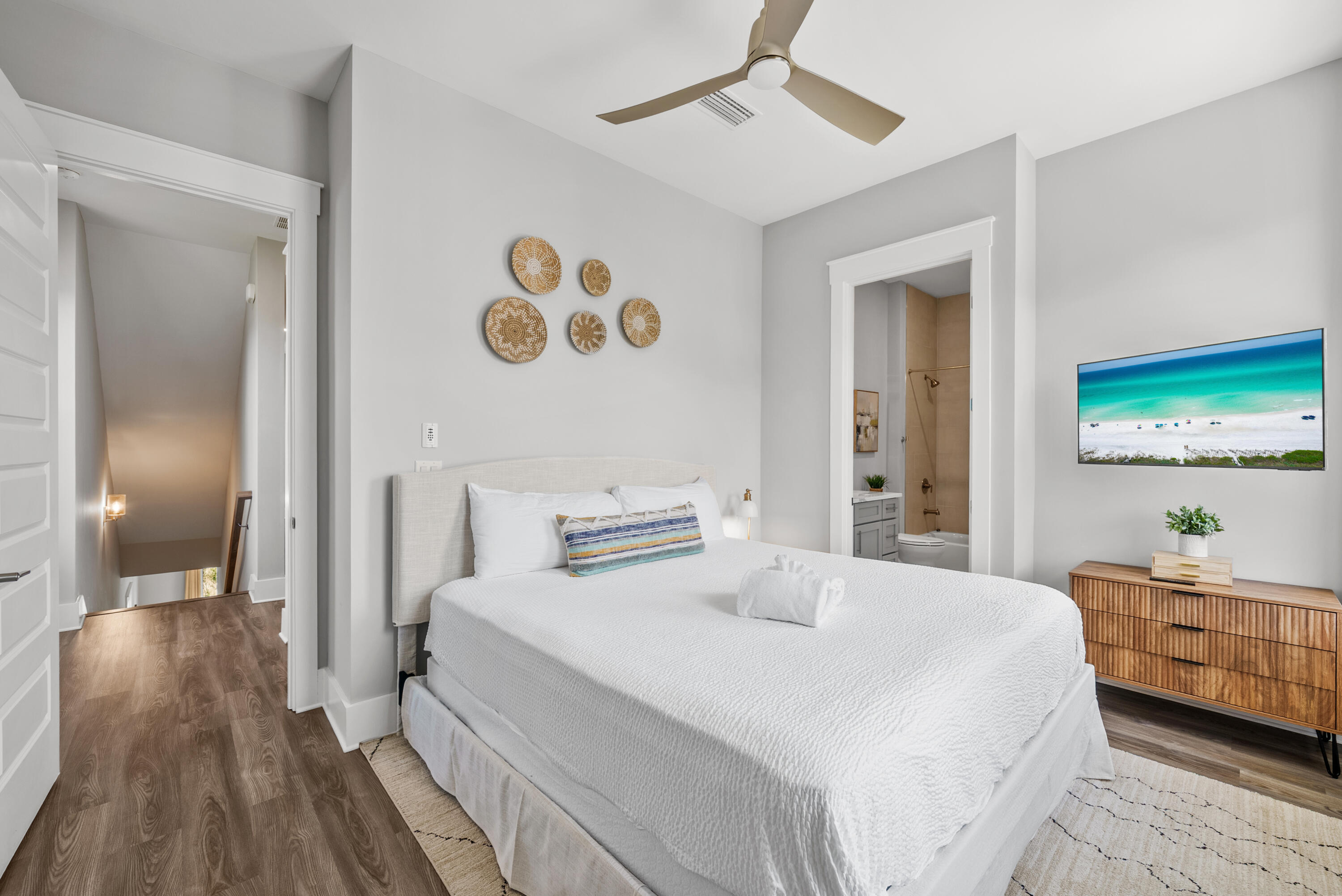 28 W Queen Palm Drive