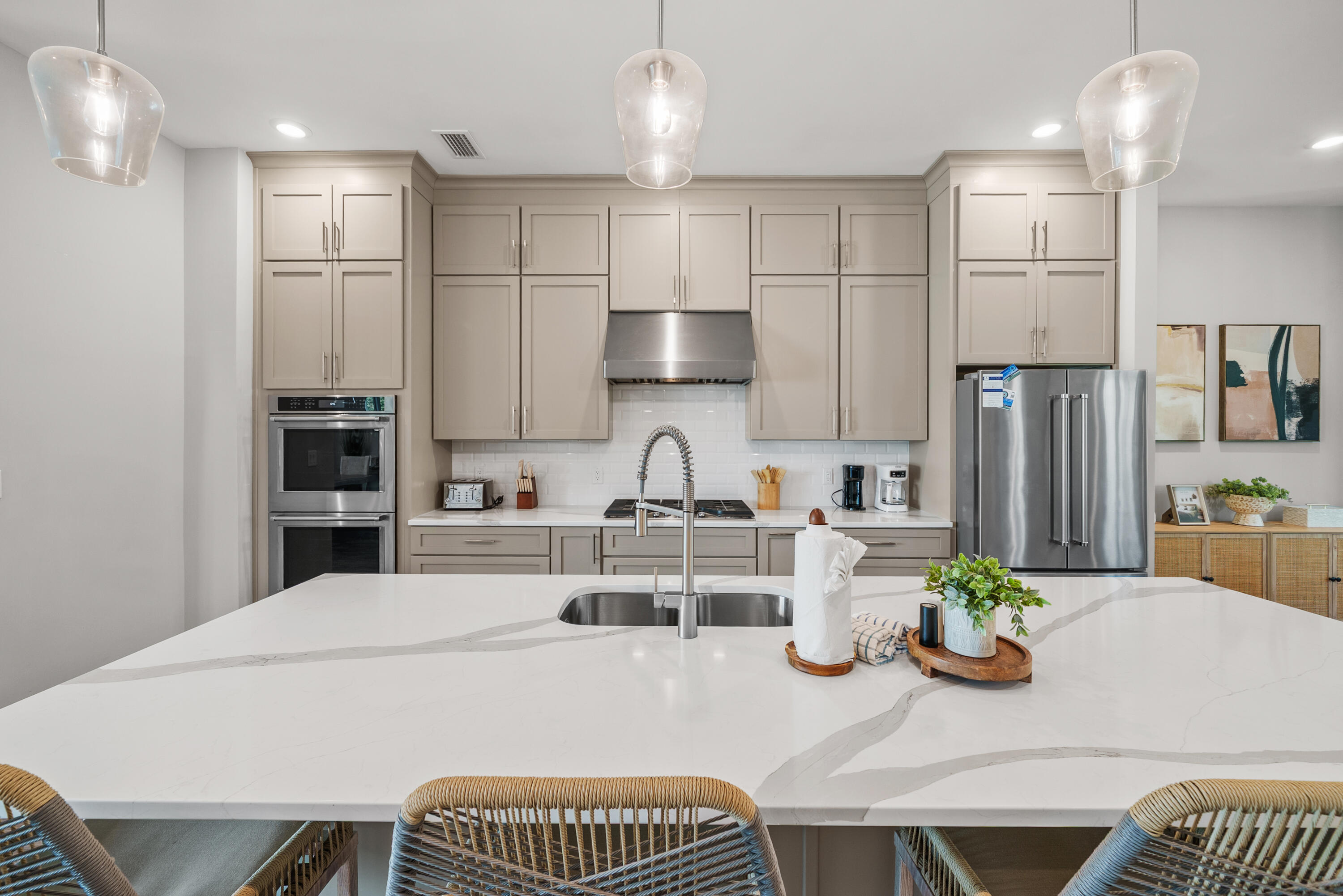 28 W Queen Palm Drive