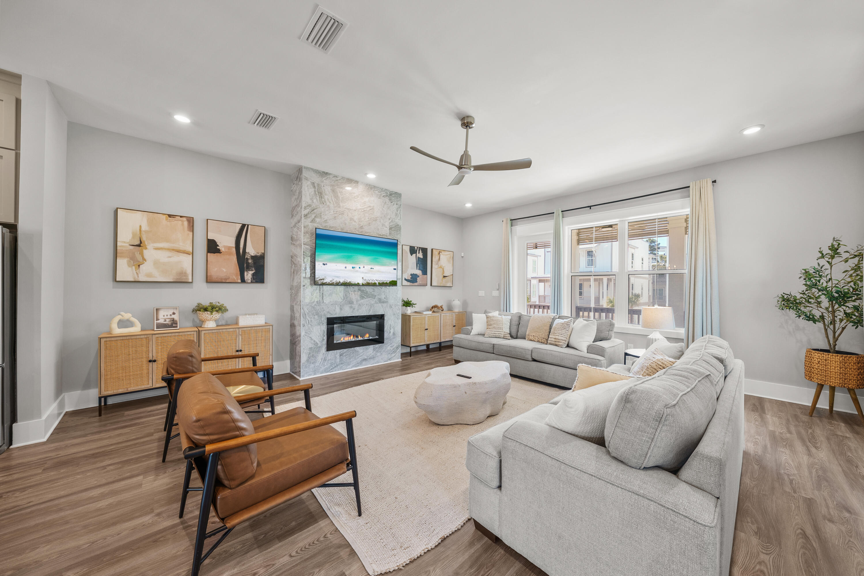 28 W Queen Palm Drive