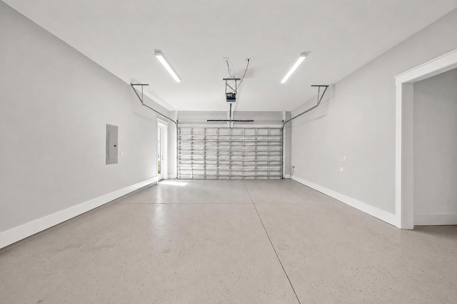 28 W Queen Palm Drive