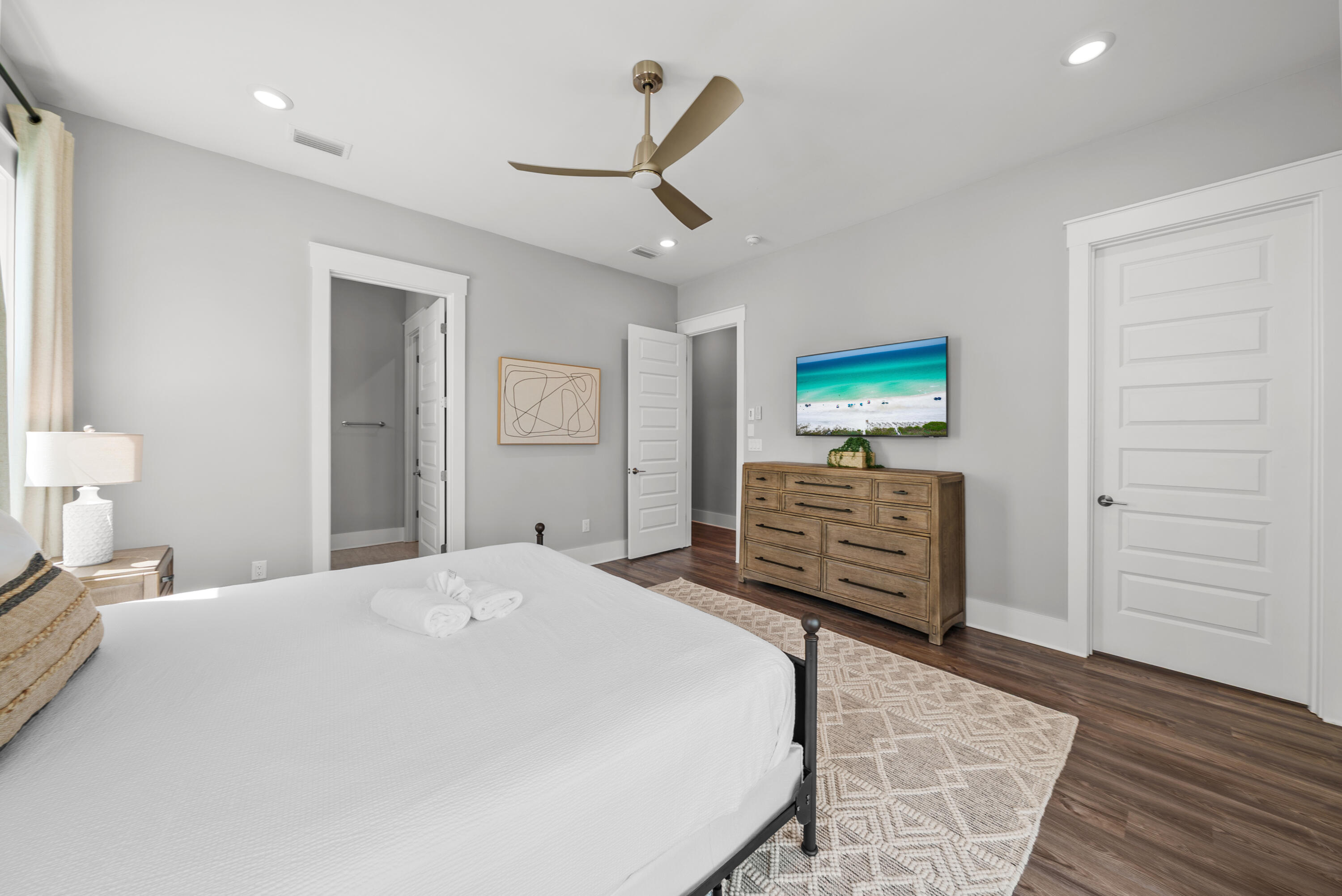 28 W Queen Palm Drive
