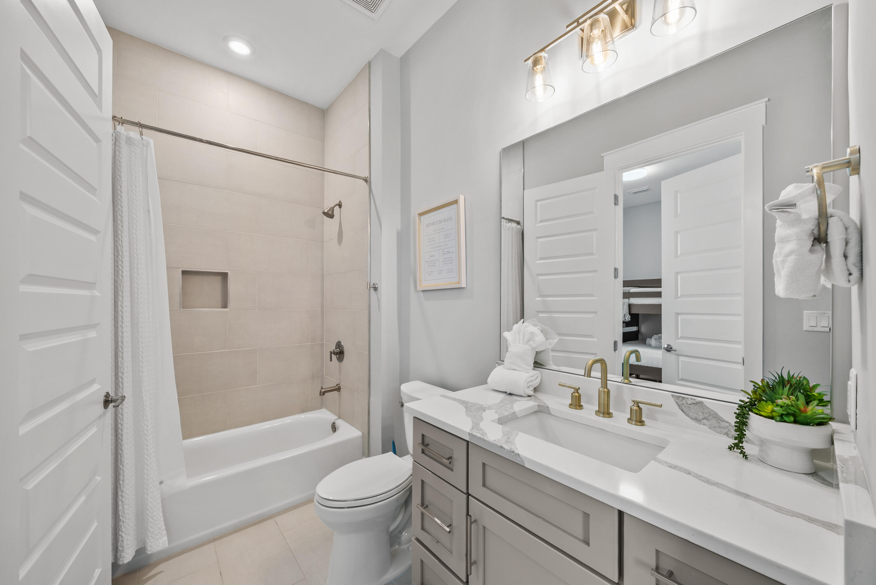 28 W Queen Palm Drive