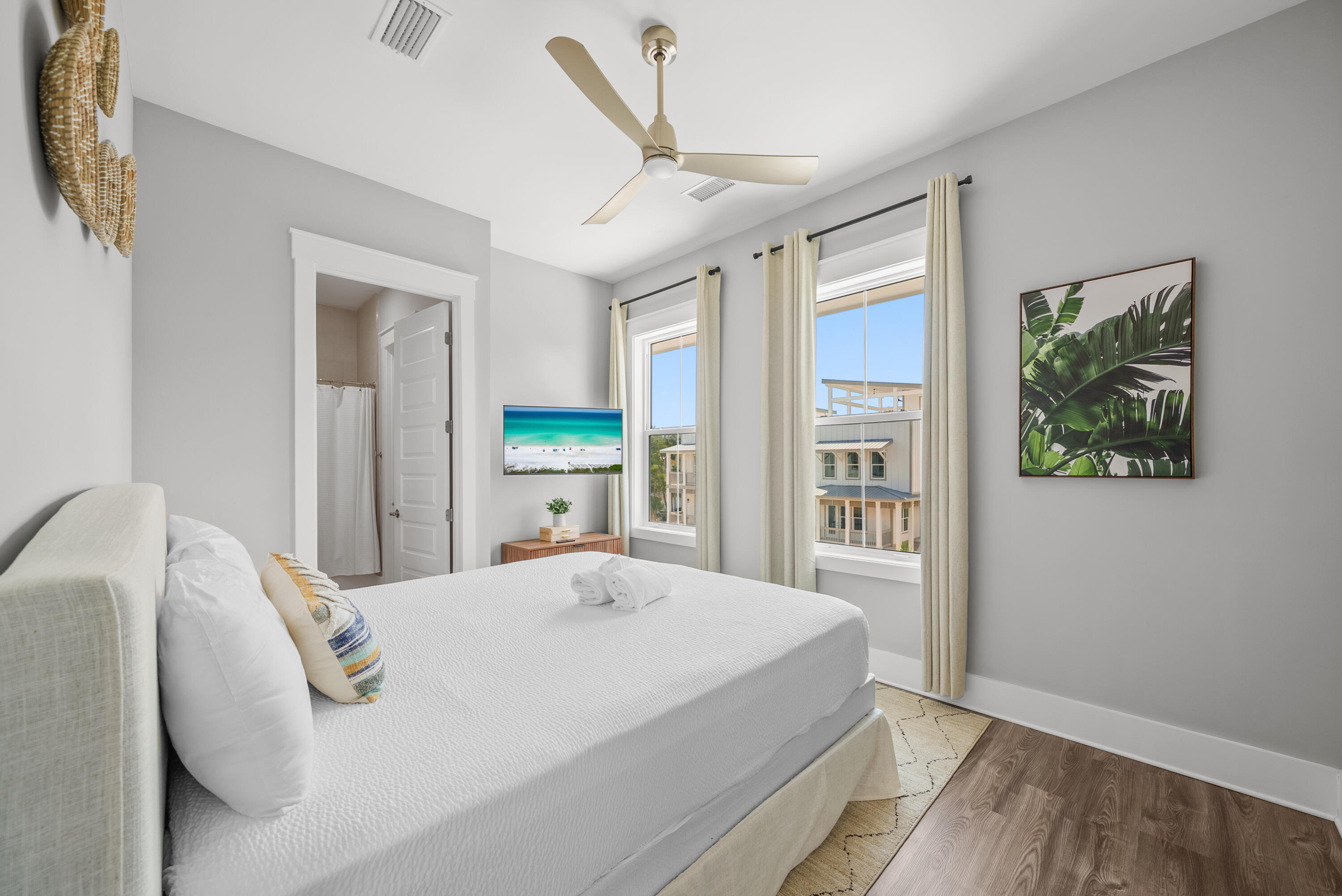28 W Queen Palm Drive
