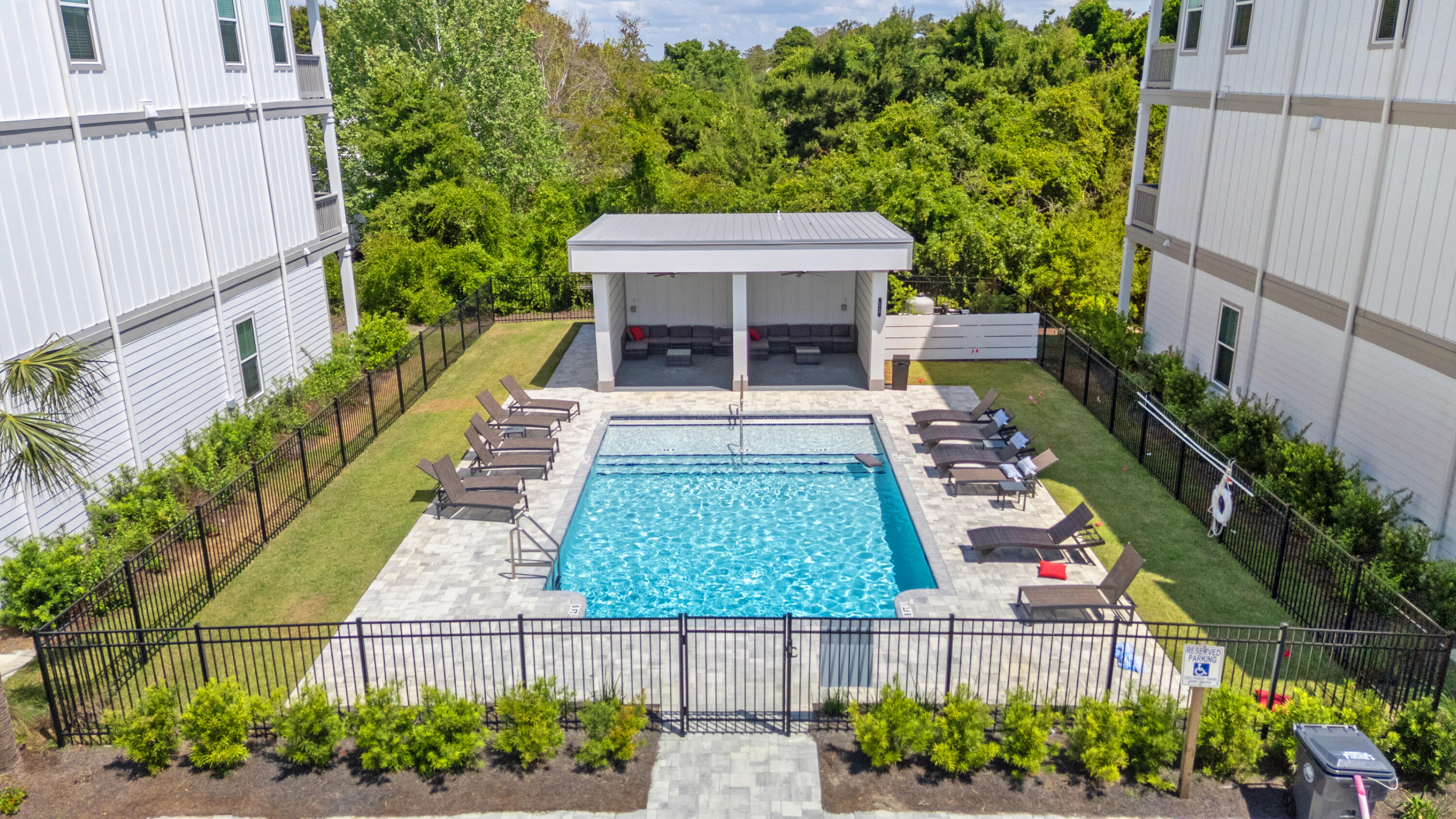28 W Queen Palm Drive