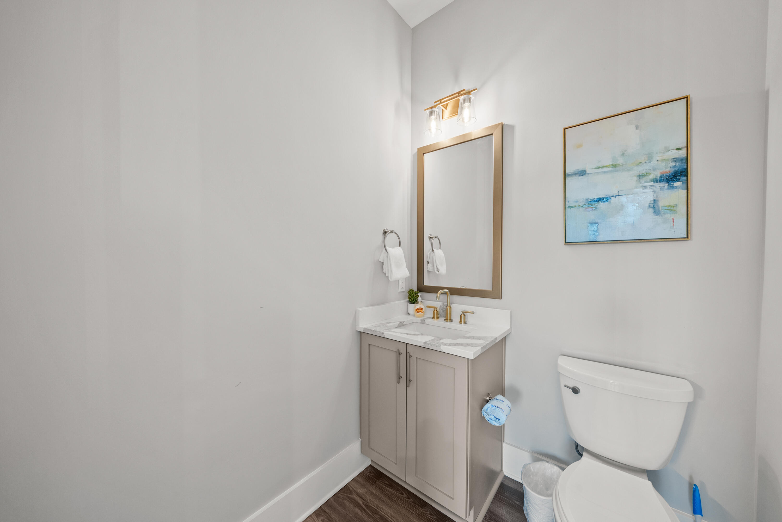 28 W Queen Palm Drive