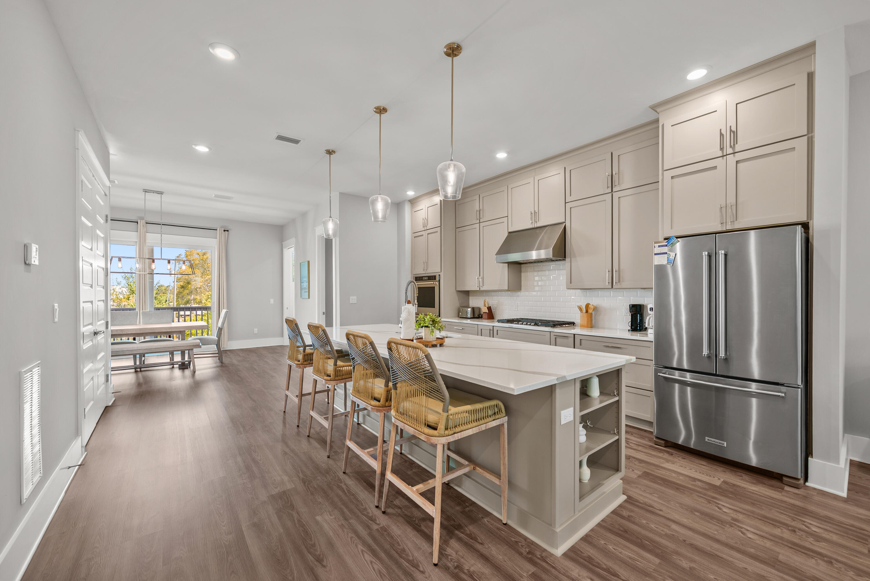 28 W Queen Palm Drive