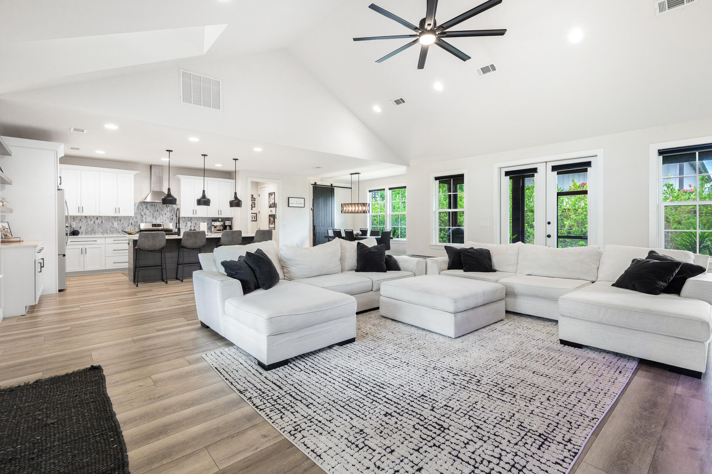 77 W Lamb Drive