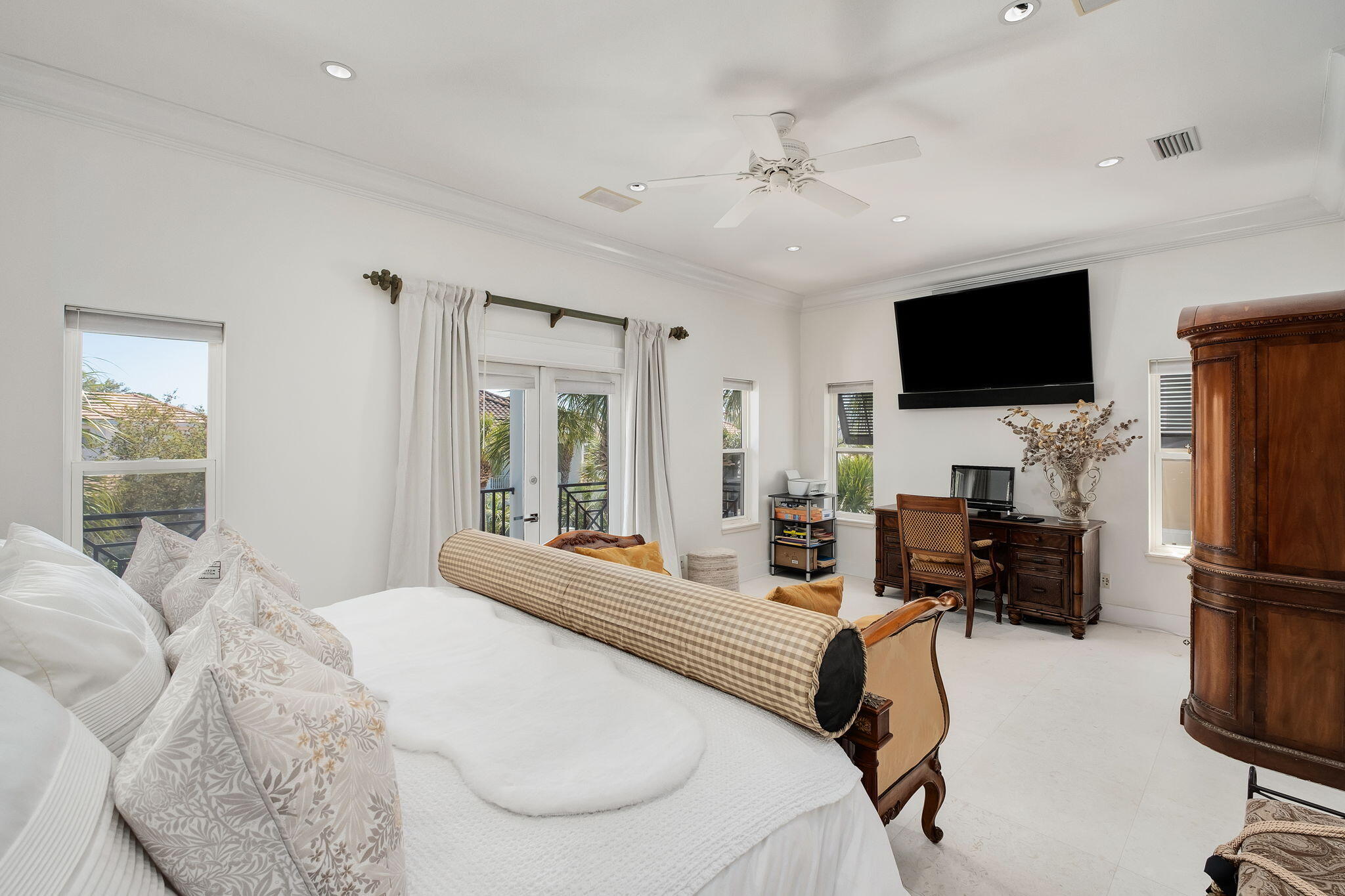 50 White Cliffs Drive