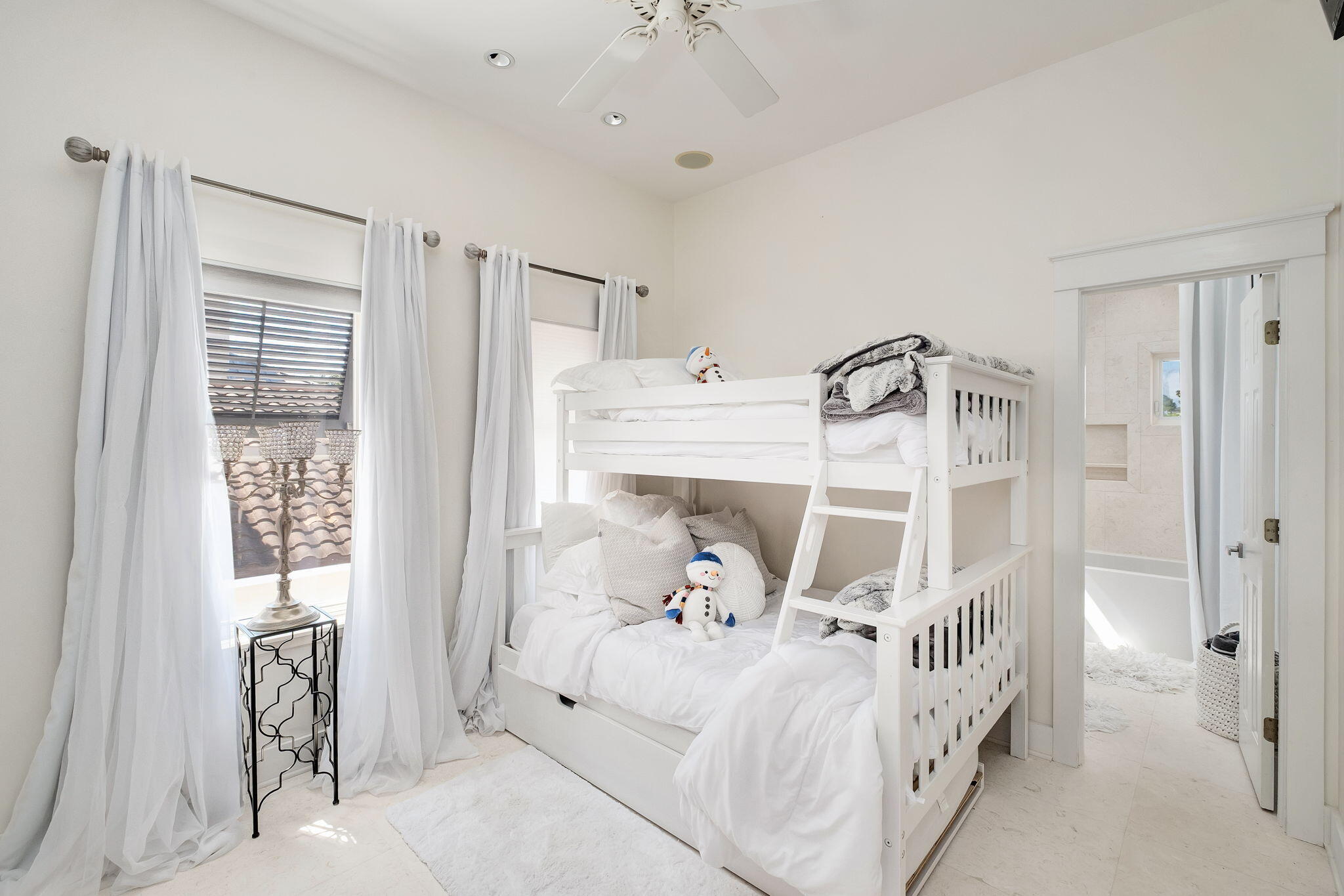 50 White Cliffs Drive