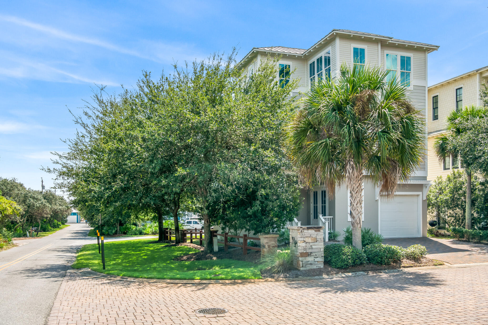 11 Pompano Place