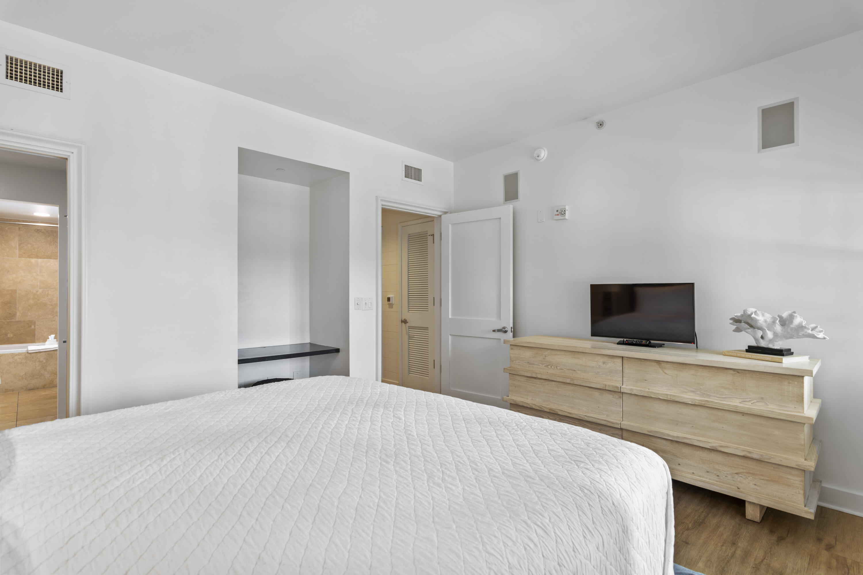 136 Georgetown Avenue, 2A-4